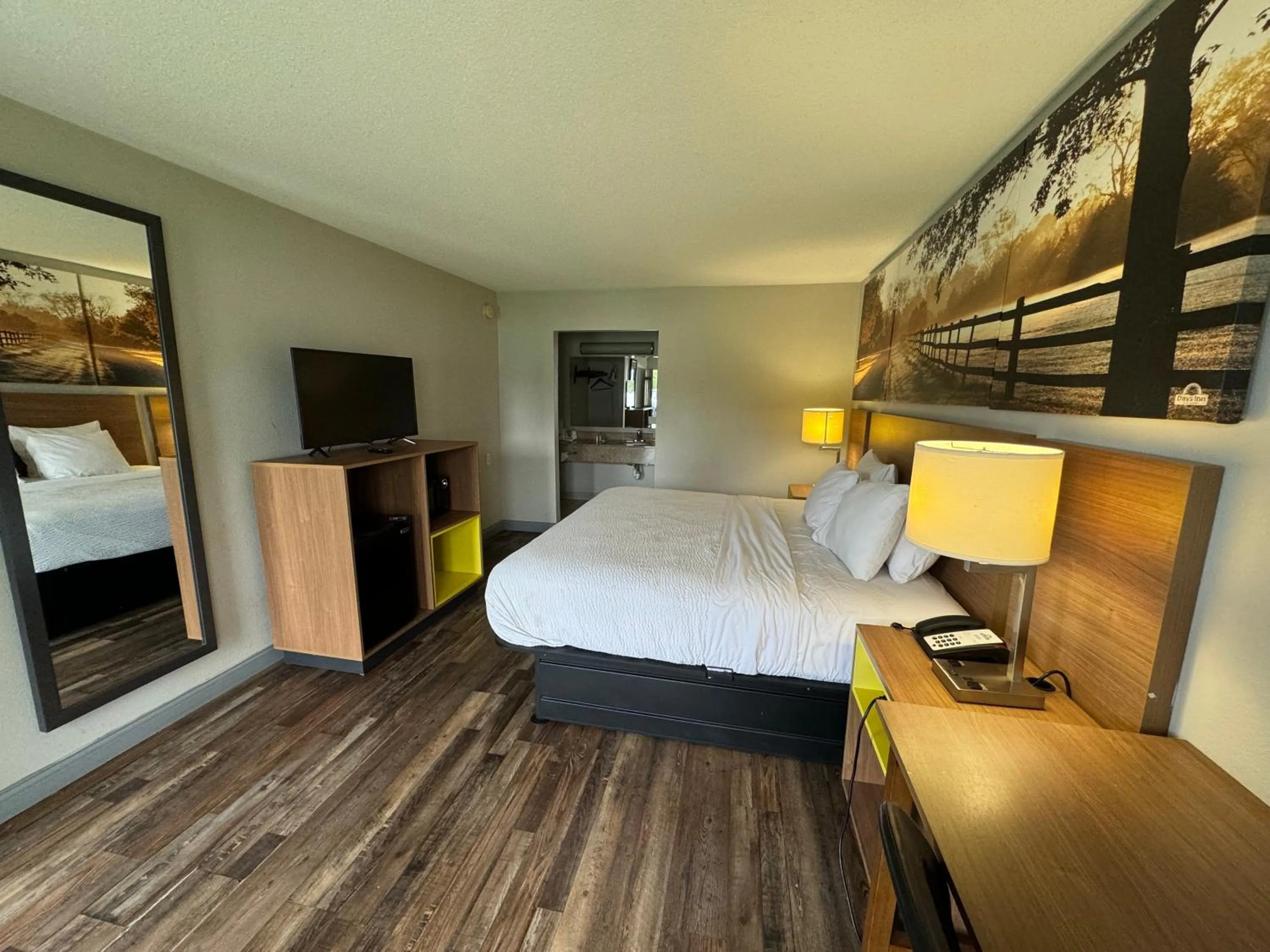 Bed in Days Inn by Wyndham Owensboro