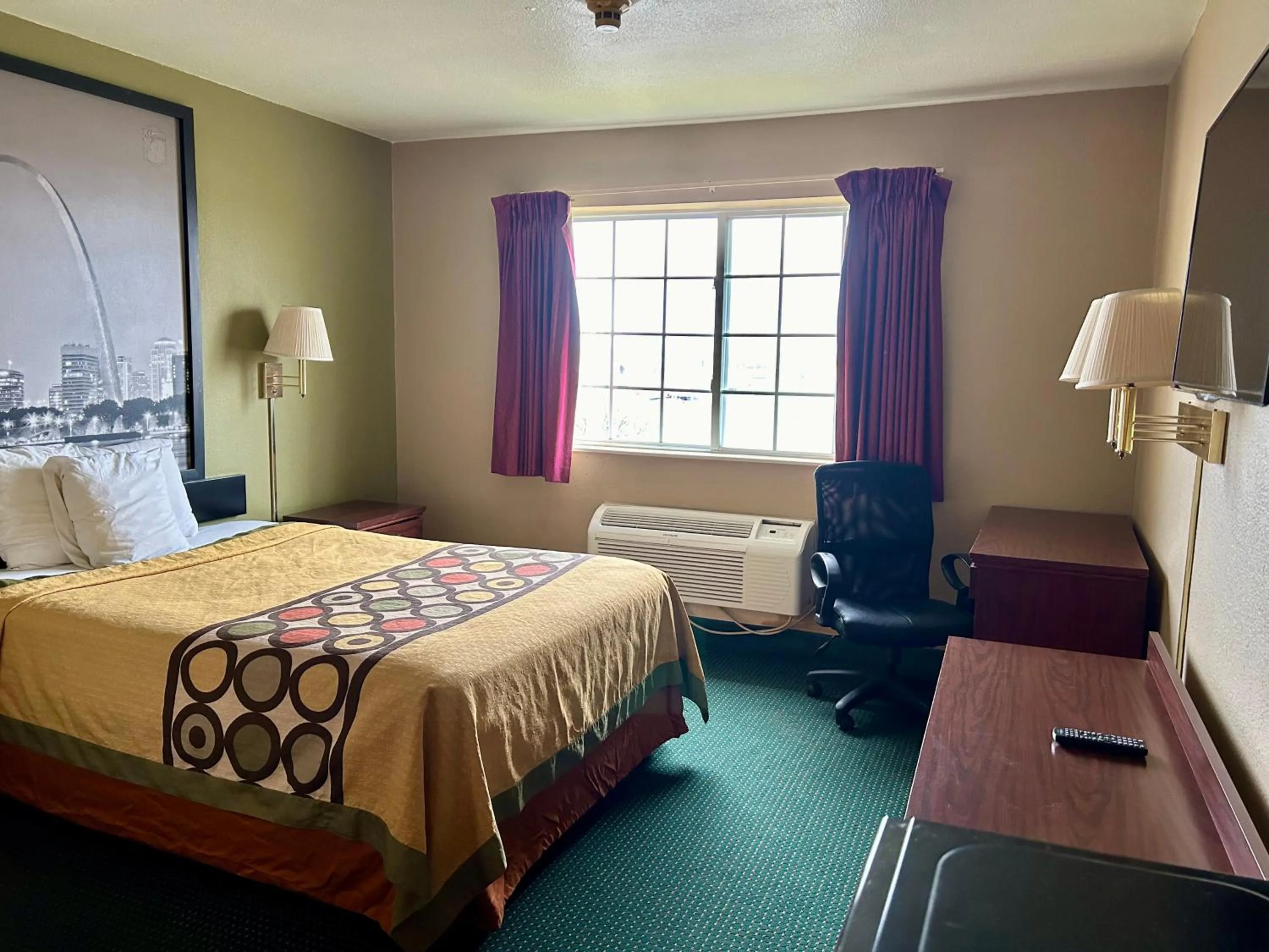 Bed in Super 8 by Wyndham Platte City Kansas City Area