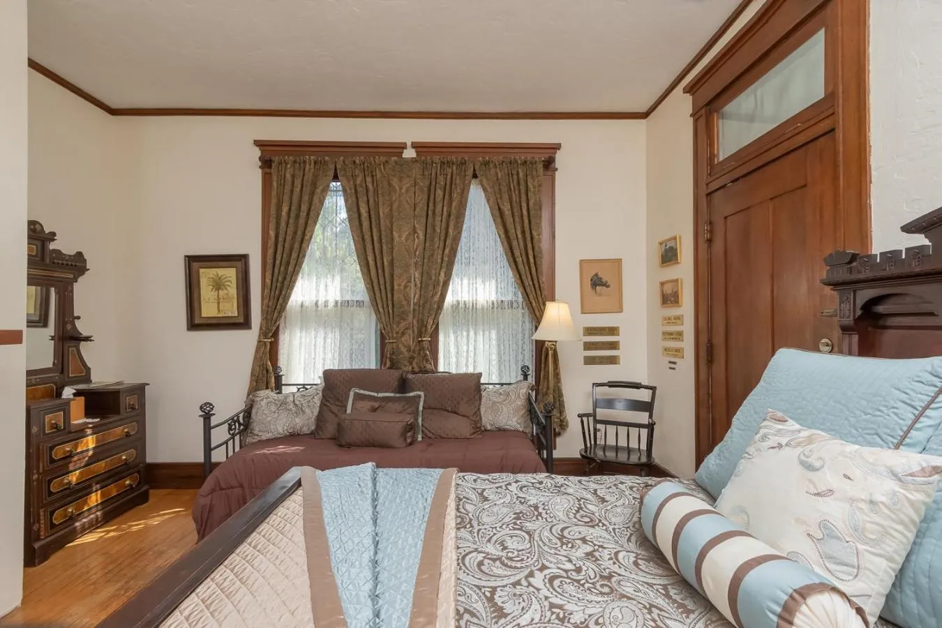 Photo of the whole room, Bed in Herlong Mansion Bed & Breakfast