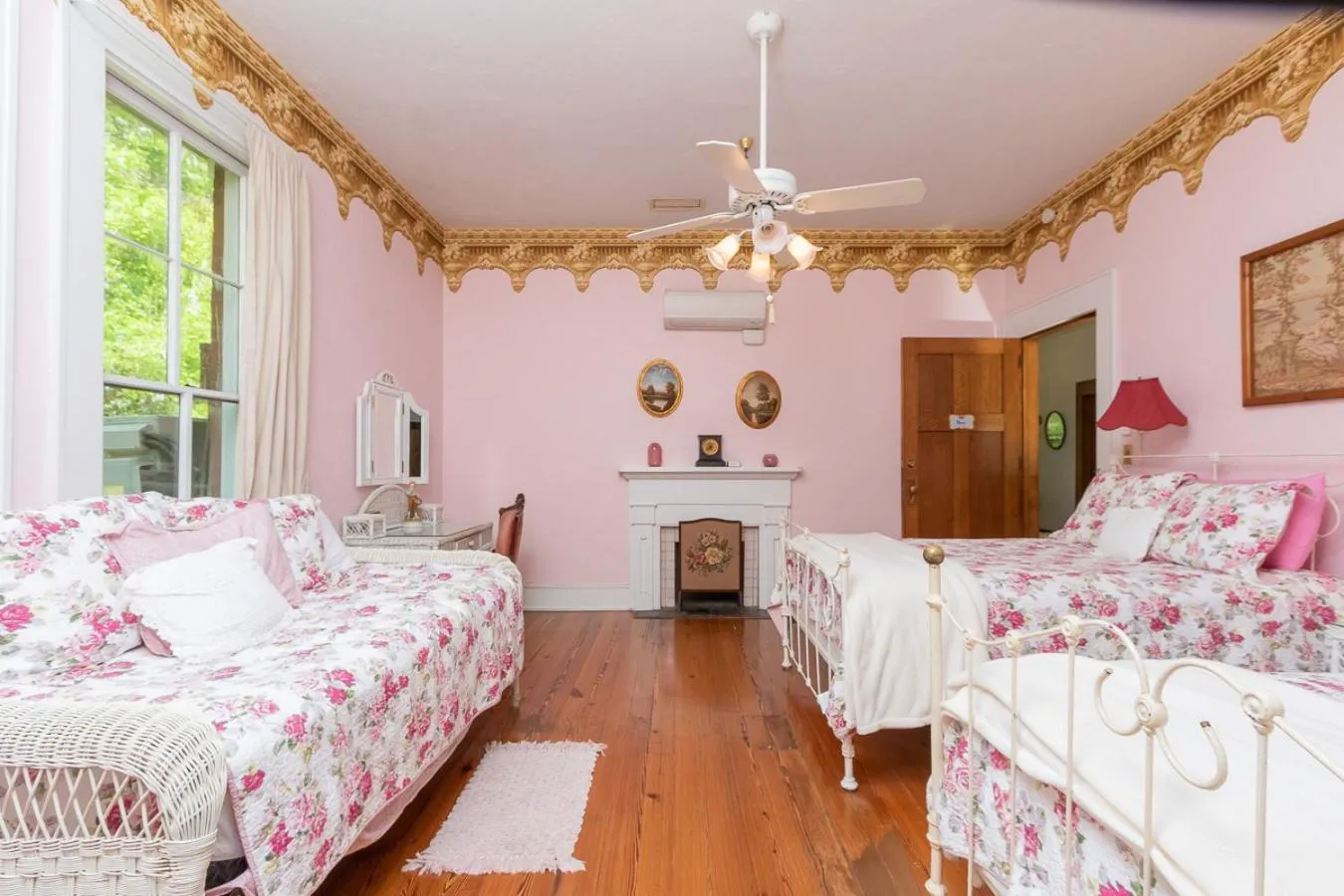 Photo of the whole room, Bed in Herlong Mansion Bed & Breakfast