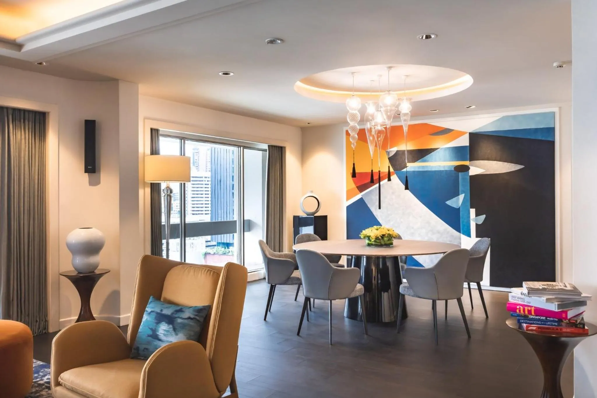 Photo of the whole room in voco Orchard Singapore by IHG