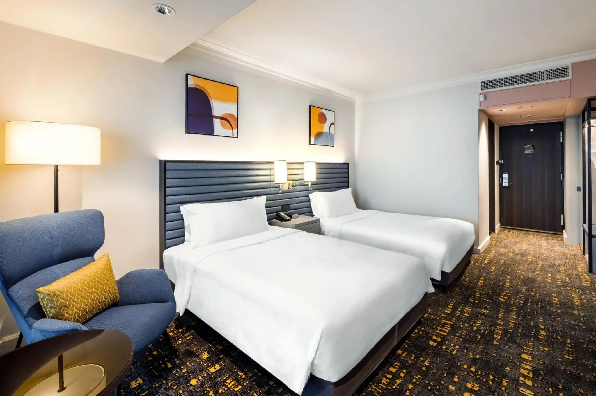 Photo of the whole room, Bed in voco Orchard Singapore by IHG