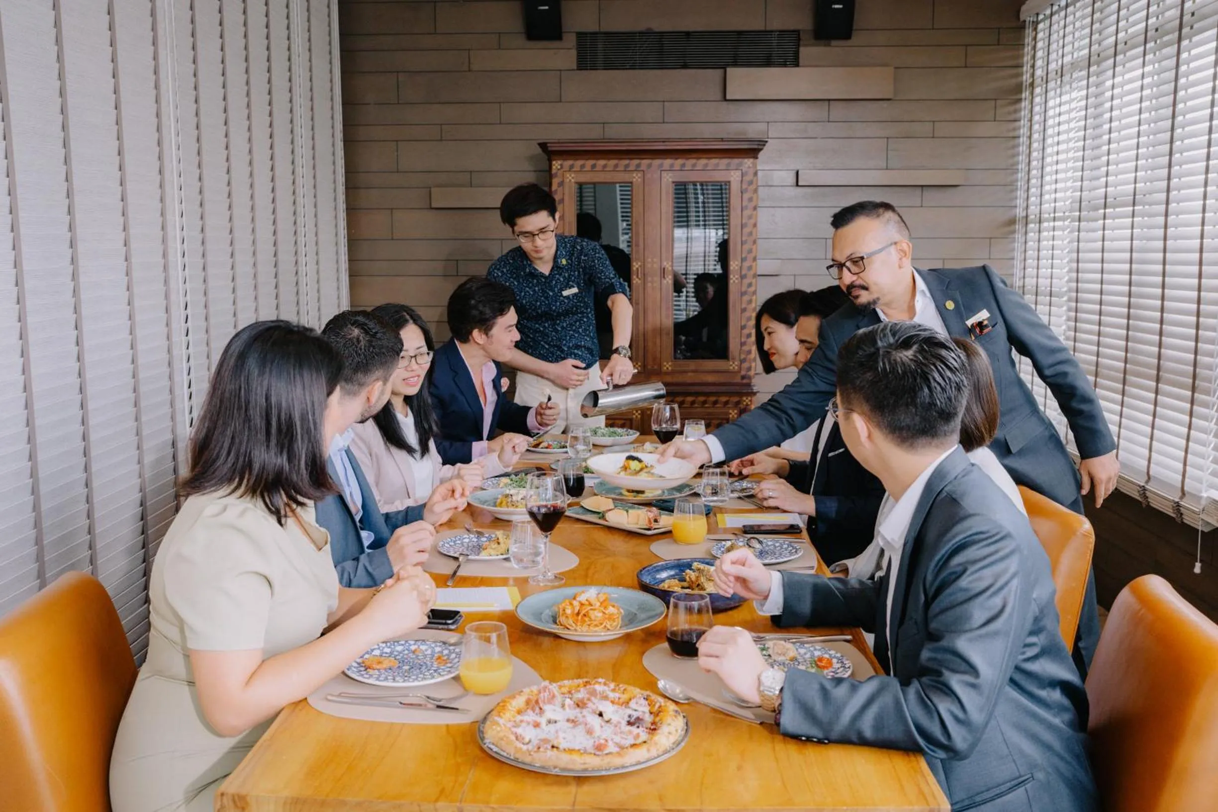 Restaurant/places to eat in voco Orchard Singapore by IHG