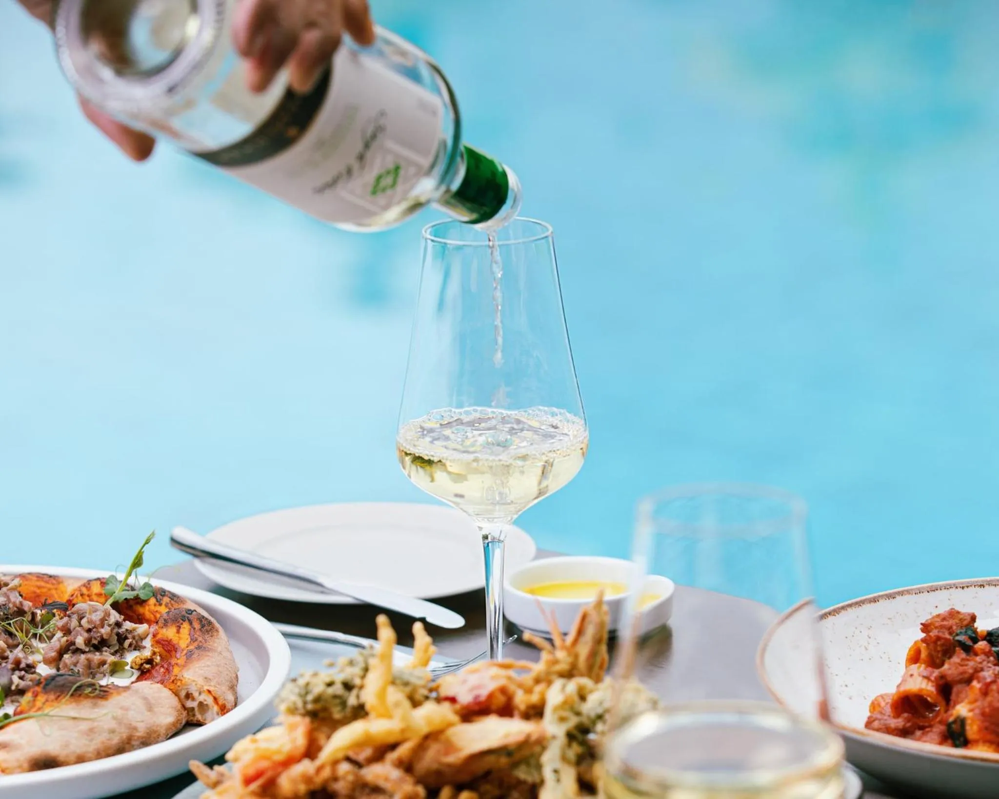 Photo of the whole room in voco Orchard Singapore by IHG