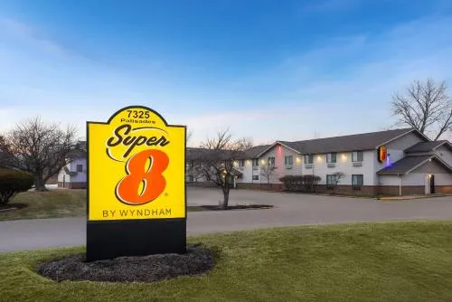Super 8 by Wyndham Mentor/Cleveland Area