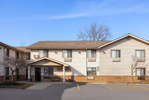 Super 8 by Wyndham Mentor/Cleveland Area