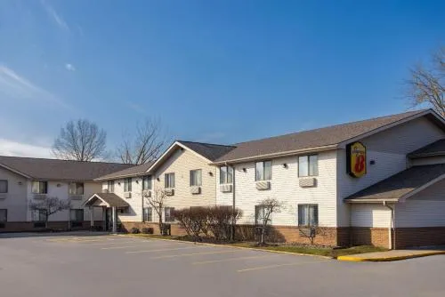 Super 8 by Wyndham Mentor/Cleveland Area
