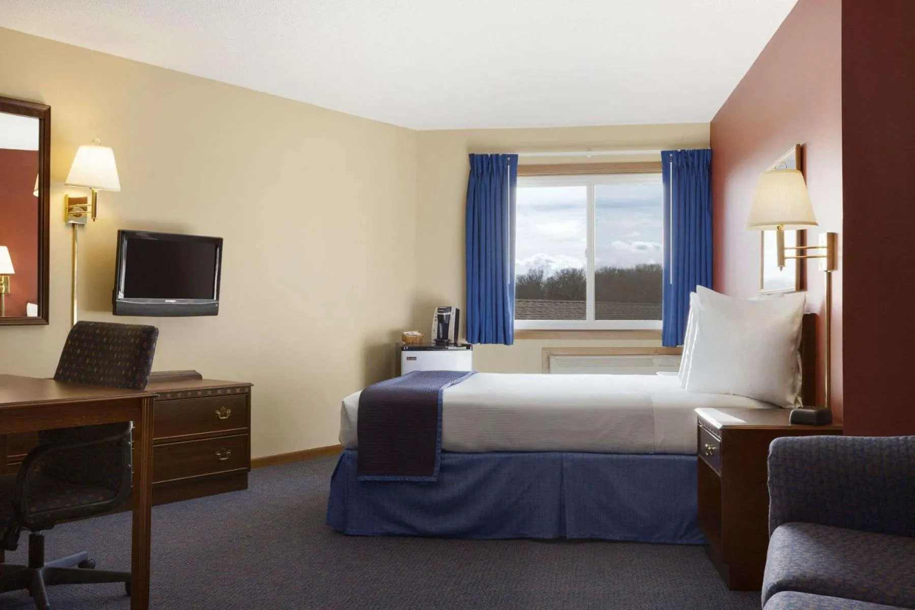 Photo of the whole room, Bed in Travelodge by Wyndham Motel of St Cloud