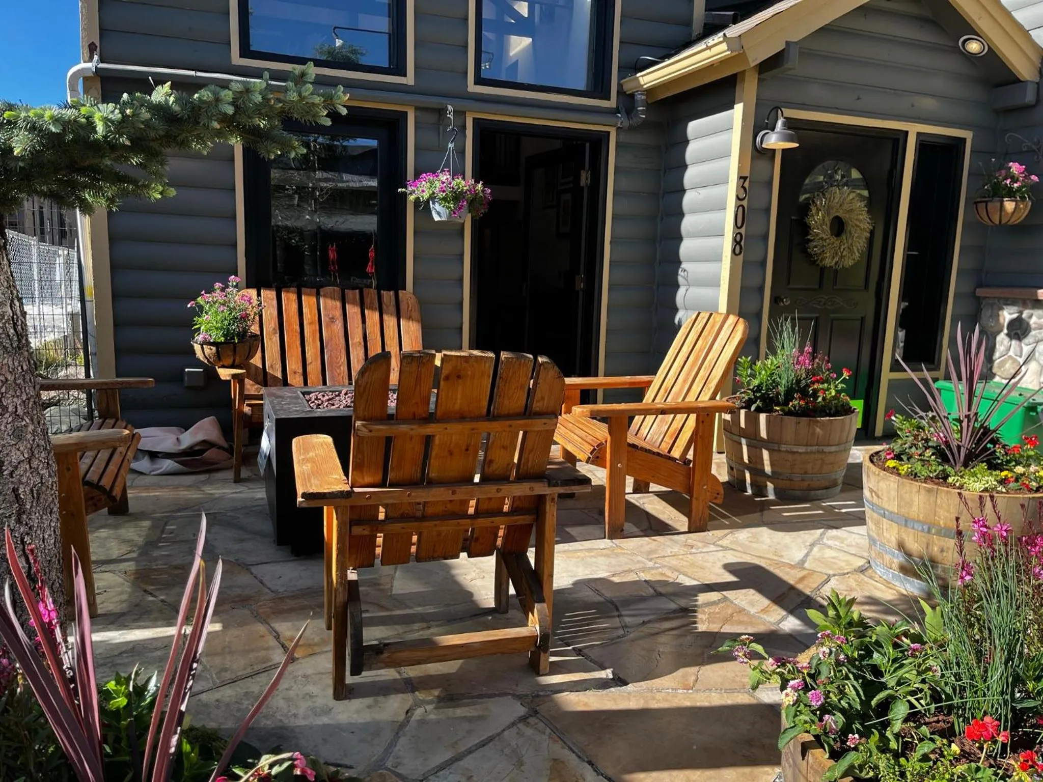 Property building in Hotel Frisco