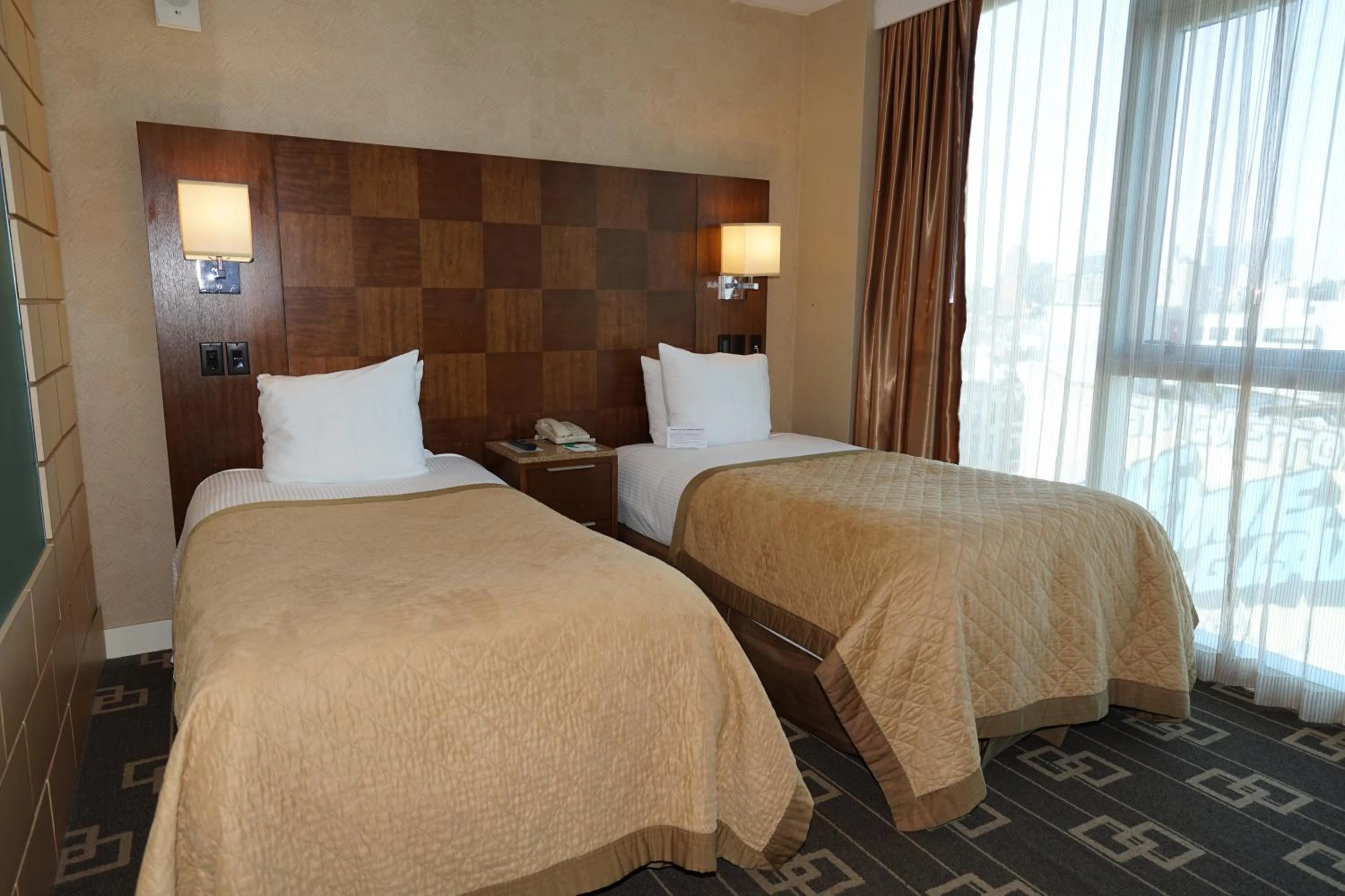 Bed in Wyndham Garden Chinatown