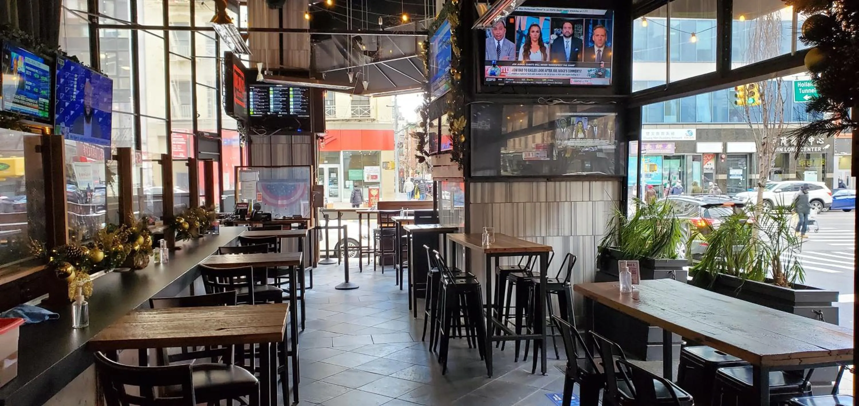 Restaurant/places to eat in Wyndham Garden Chinatown