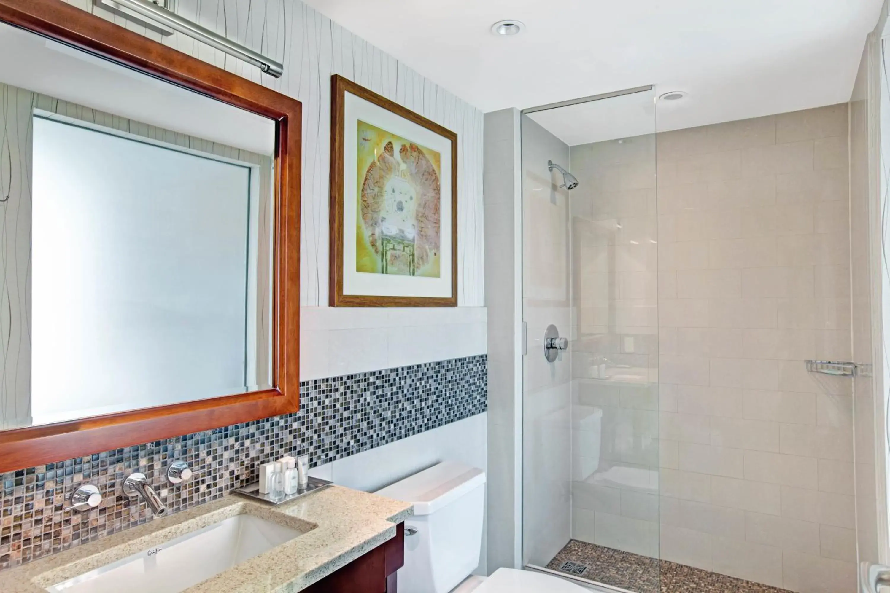 Deluxe Queen Room, Upper Floor in Wyndham Garden Chinatown Deluxe Queen Room, Upper Floor in Wyndham Garden Chinatown