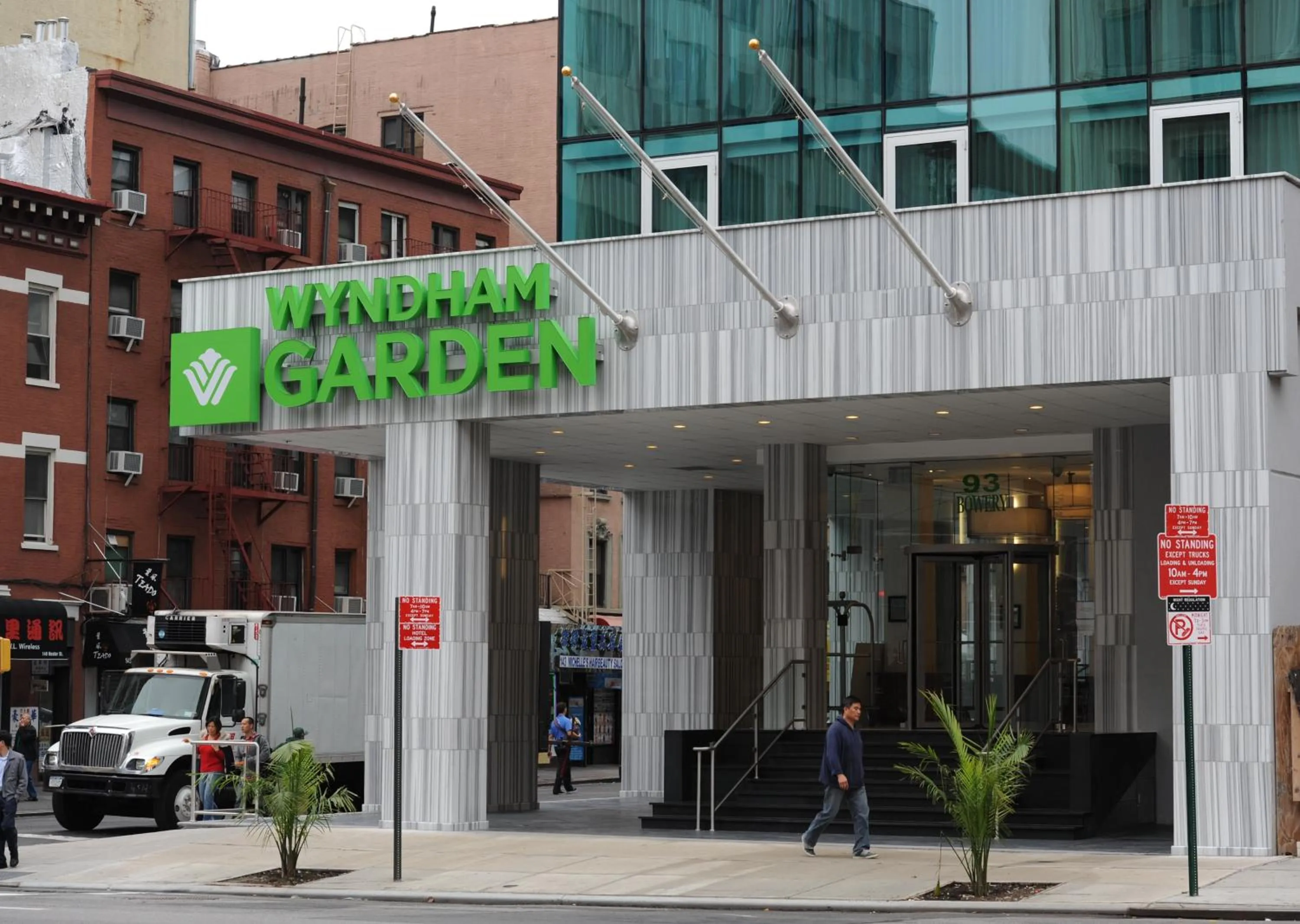Facade/entrance in Wyndham Garden Chinatown