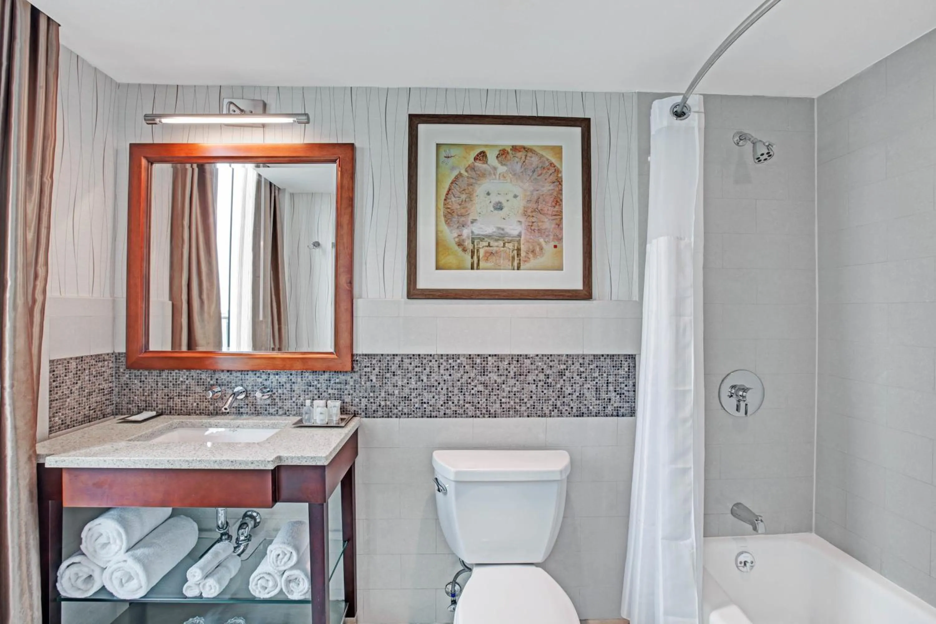 Shower in Wyndham Garden Chinatown