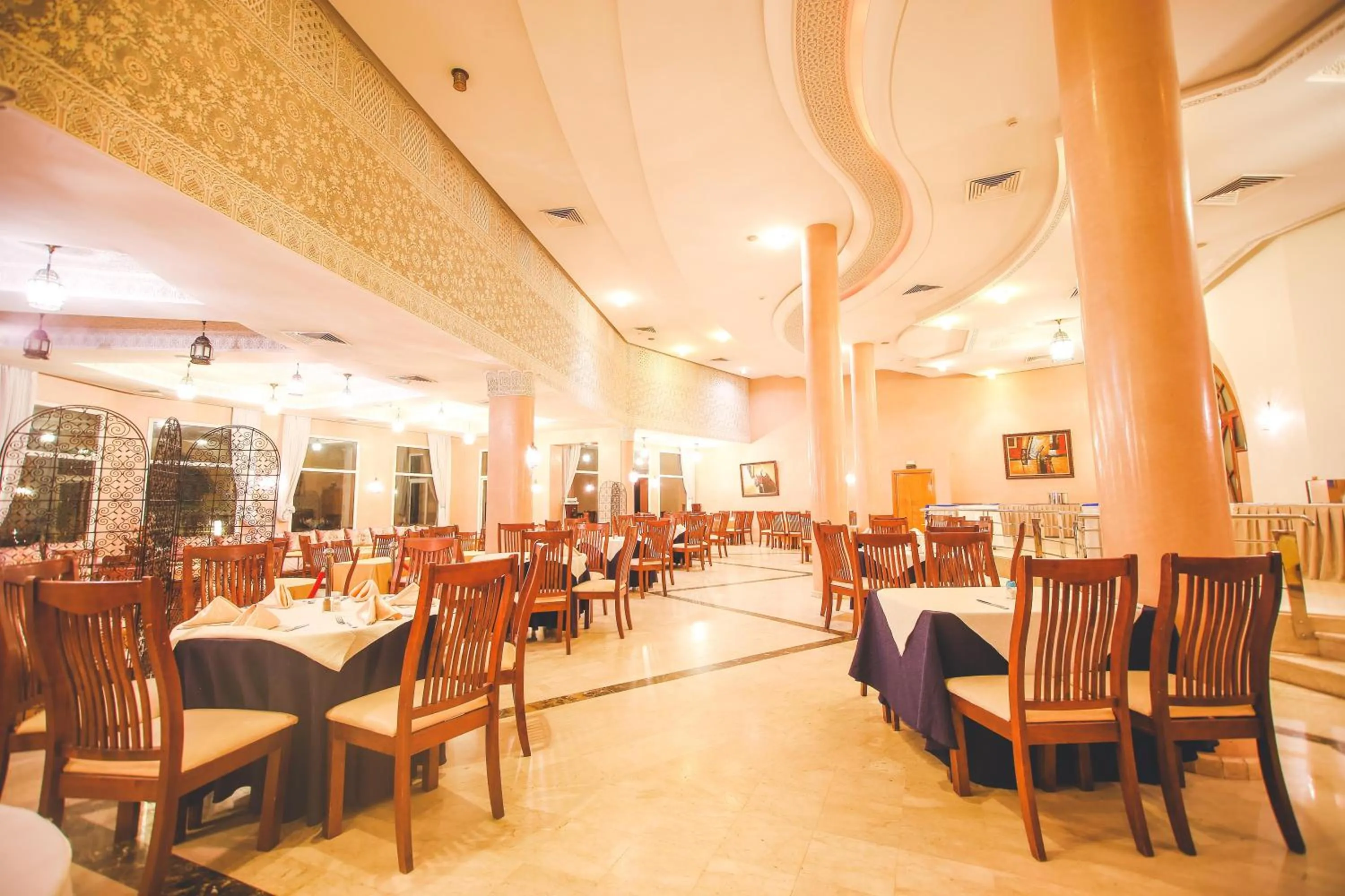 Restaurant/places to eat in Hotel Menzeh Dalia