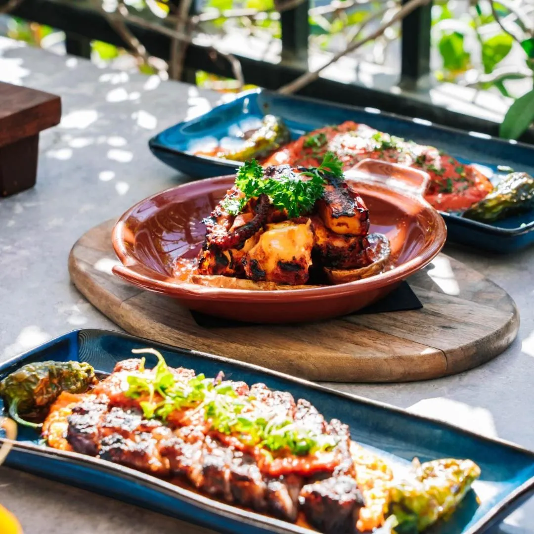 Restaurant/places to eat in Hotel Piccadilly