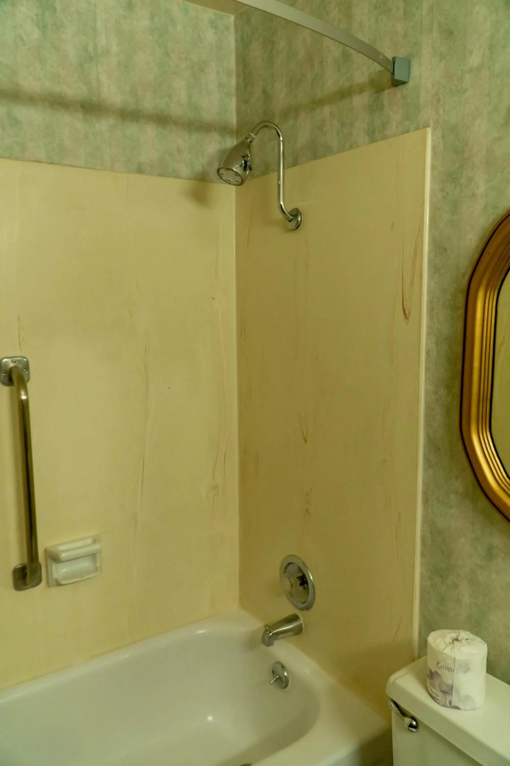 Shower in Hotel Piccadilly