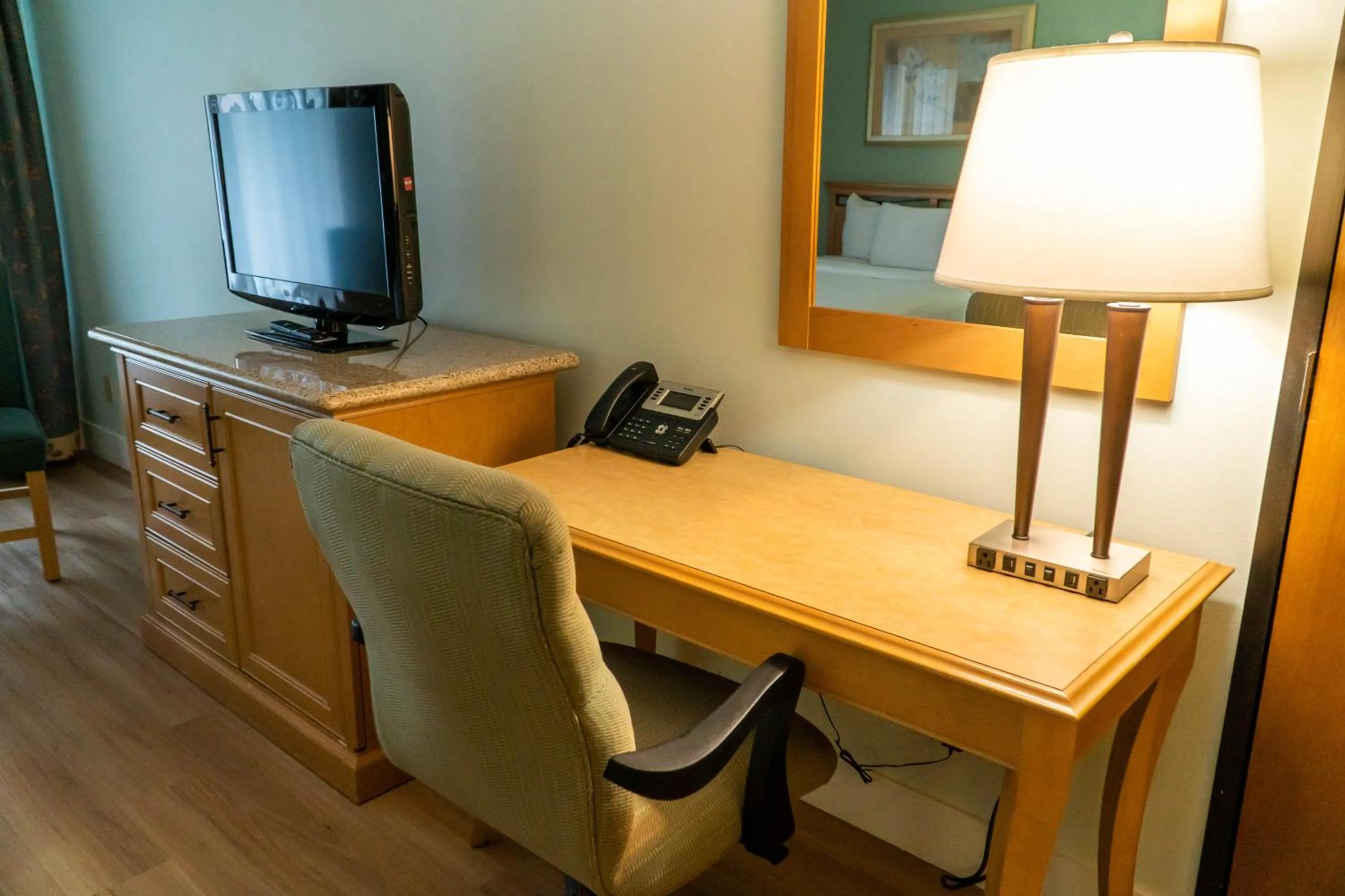 TV and multimedia in Hotel Piccadilly