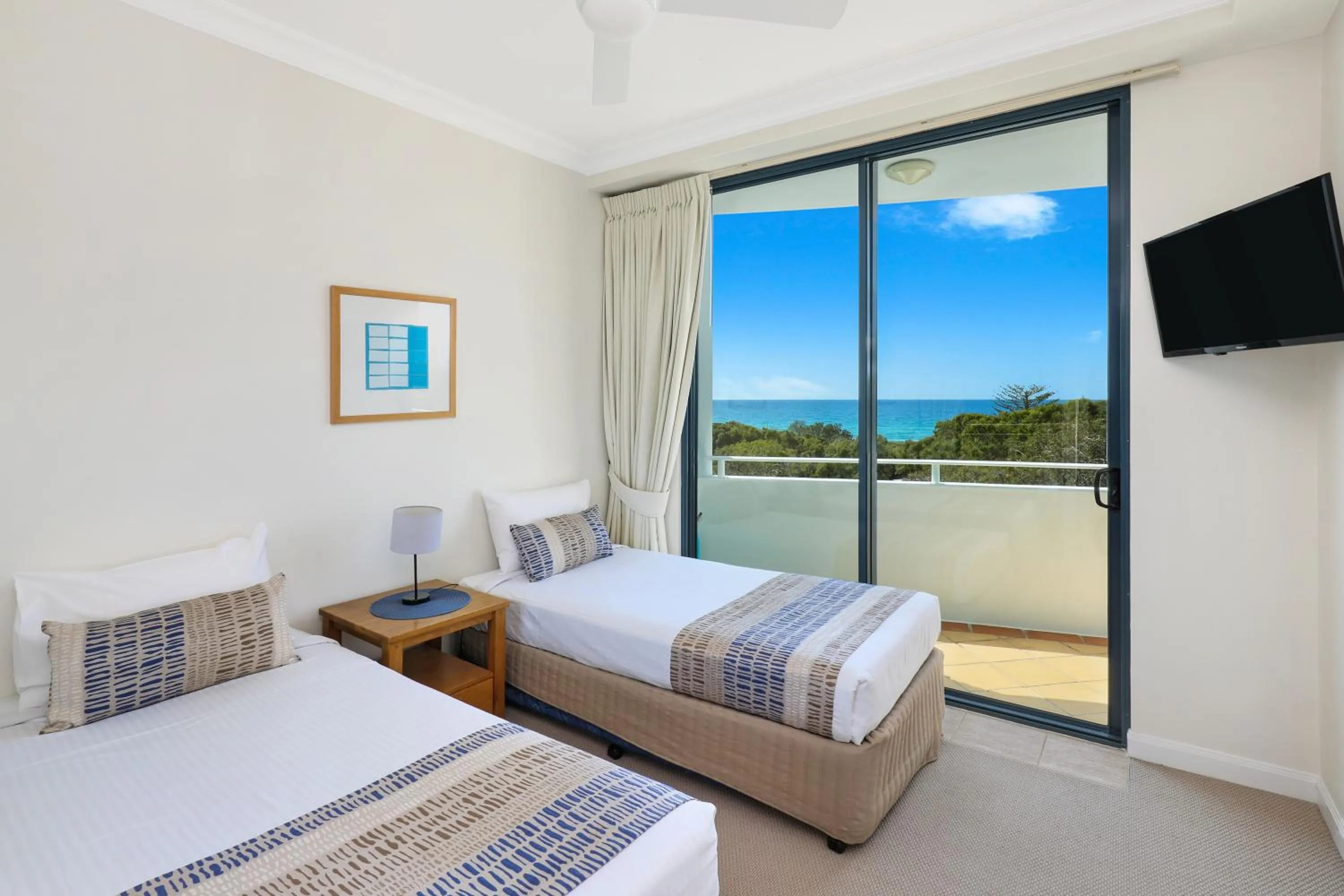 Bed in Santorini Twin Waters