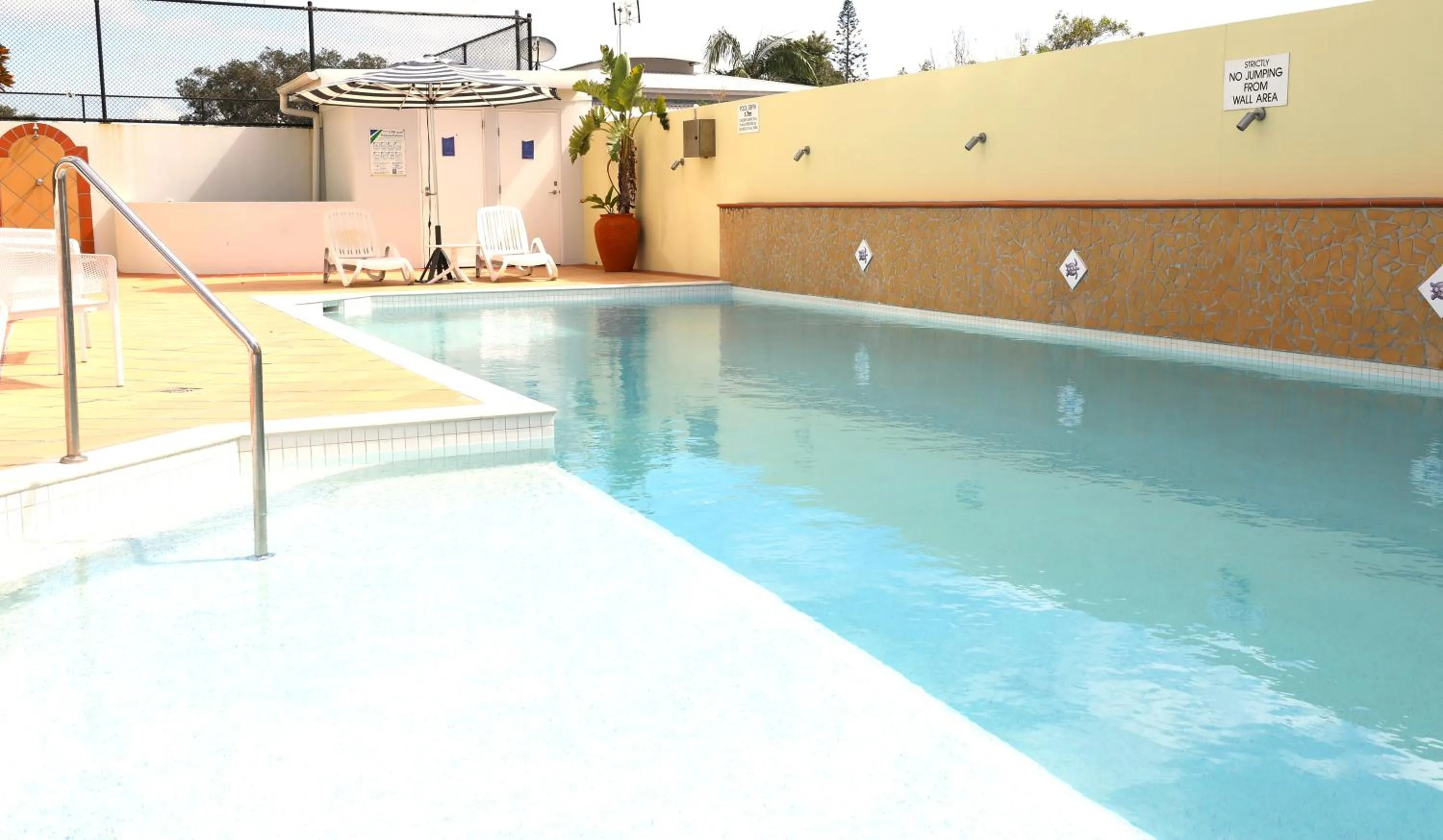 Day in Santorini Twin Waters