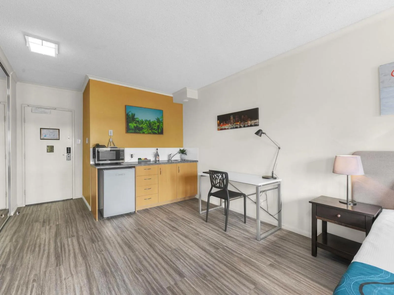 Kitchen or kitchenette in Central Brunswick Apartment Hotel