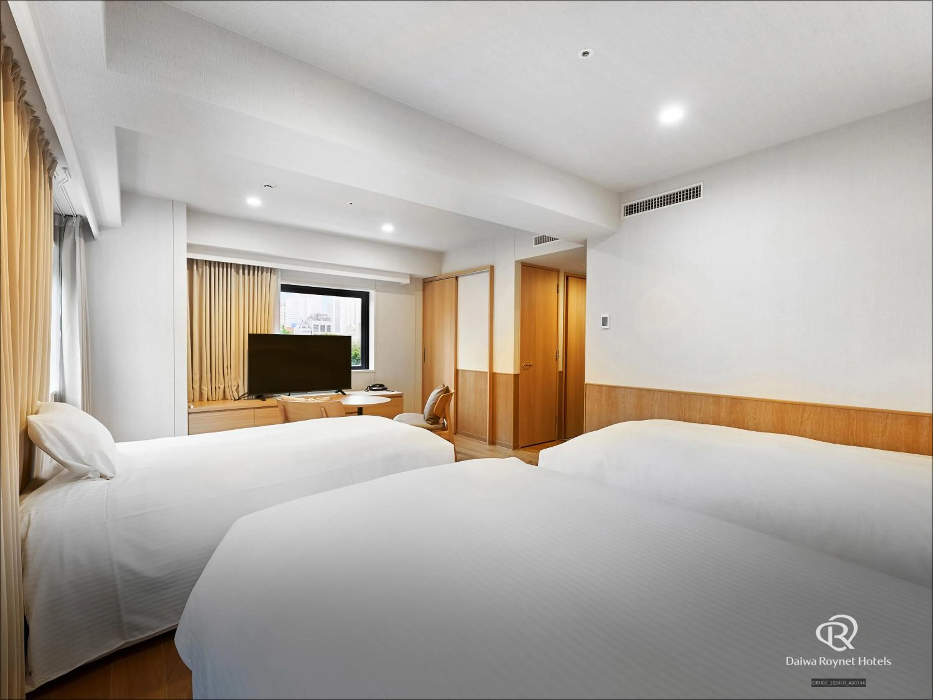 Bed in Daiwa Roynet Hotel Yokohama-Koen