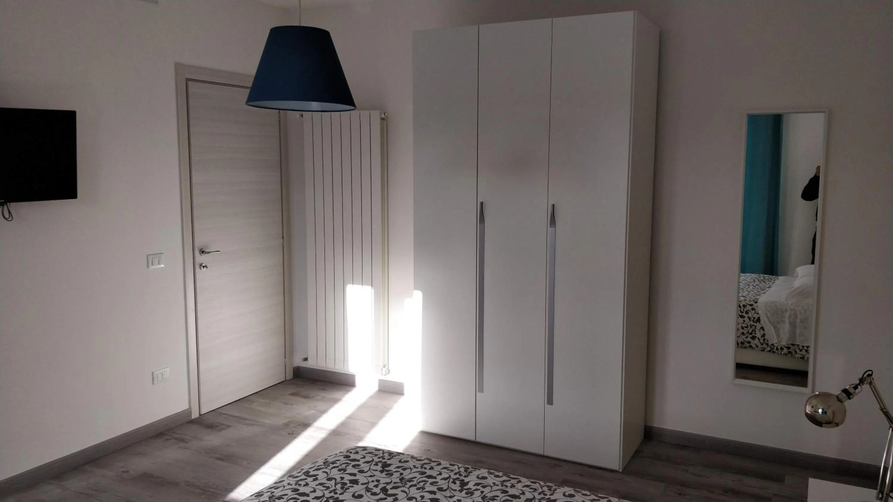 Photo of the whole room in Novantatrè