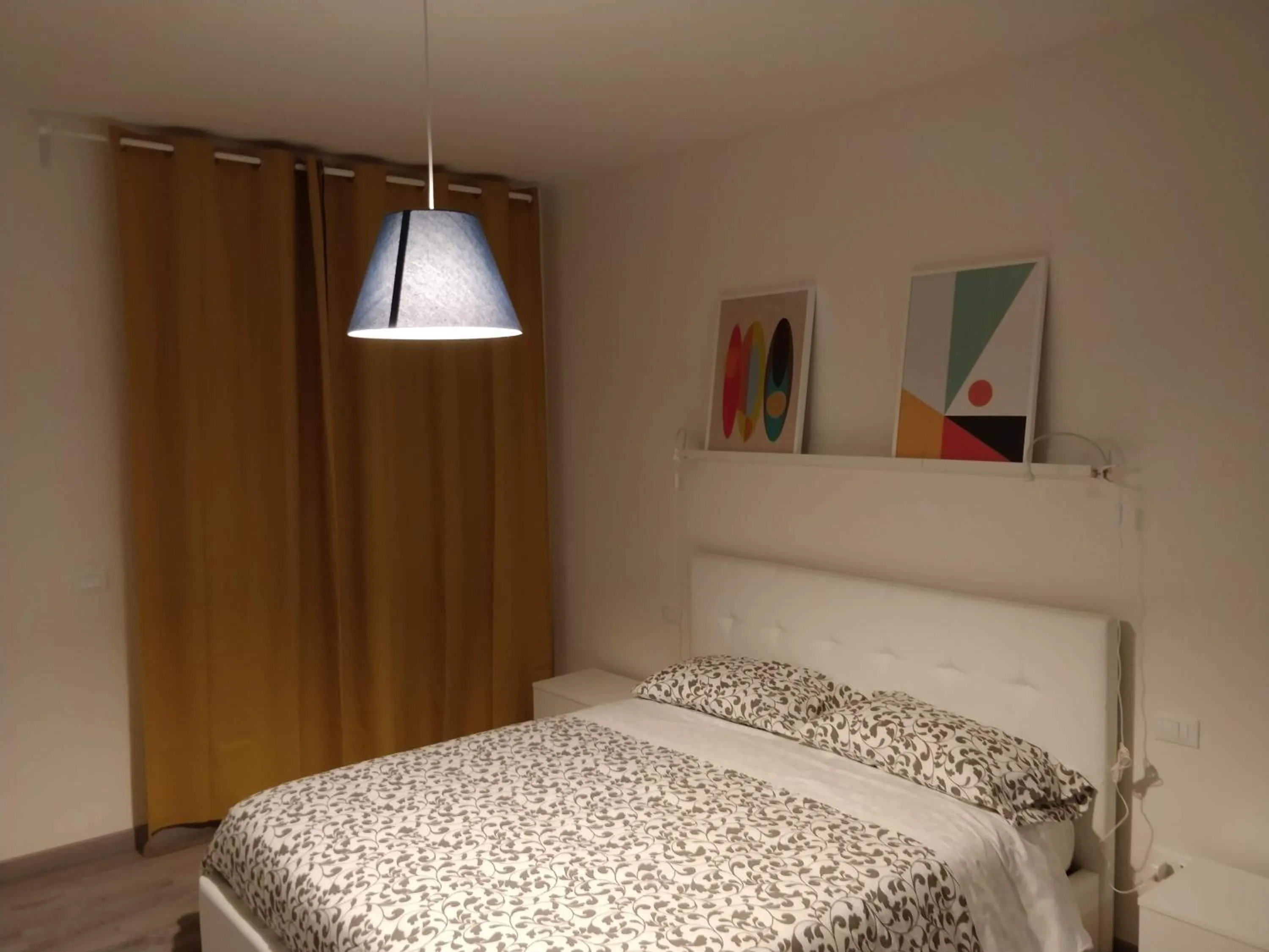Photo of the whole room, Bed in Novantatrè