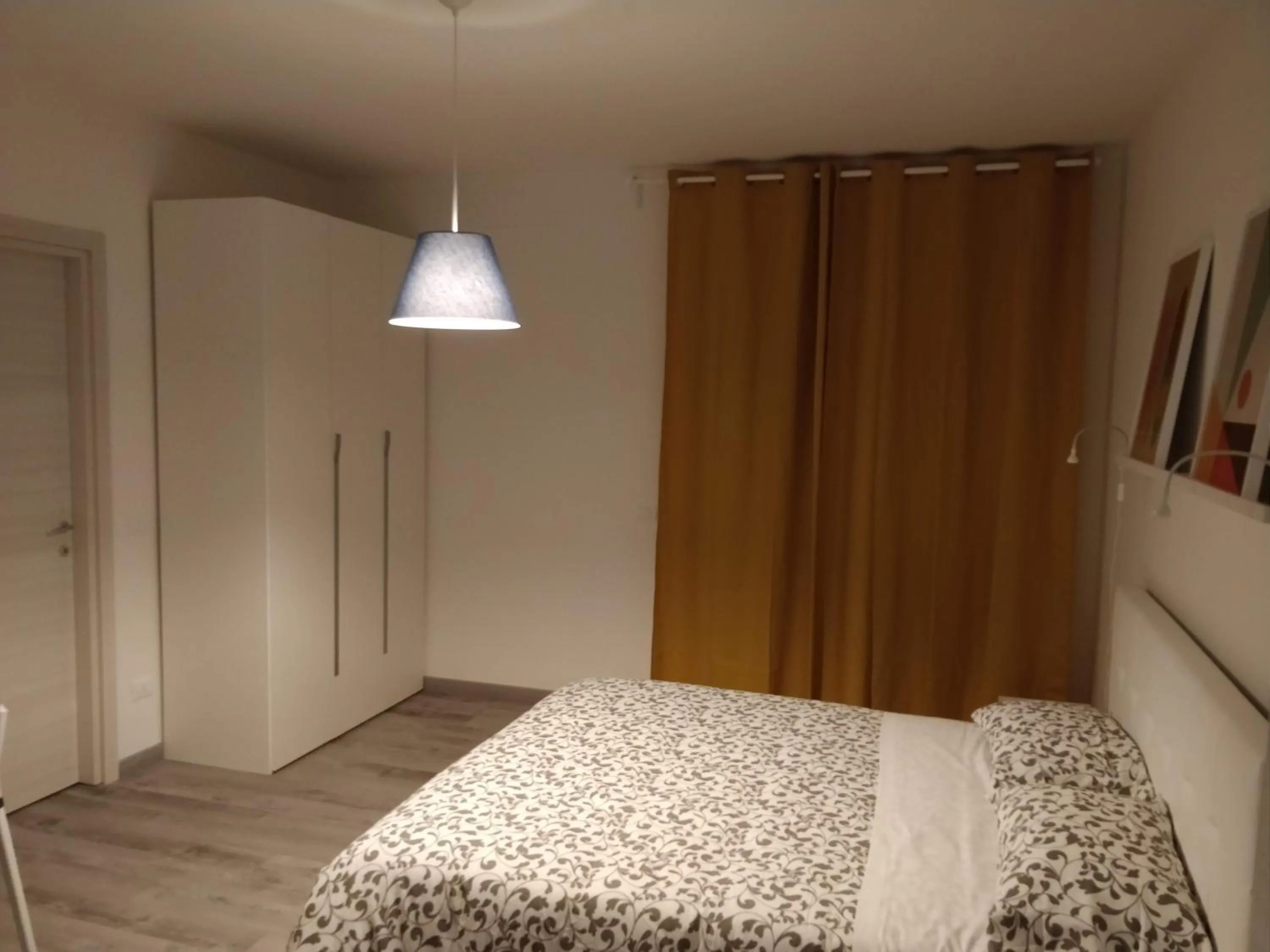 Photo of the whole room, Bed in Novantatrè