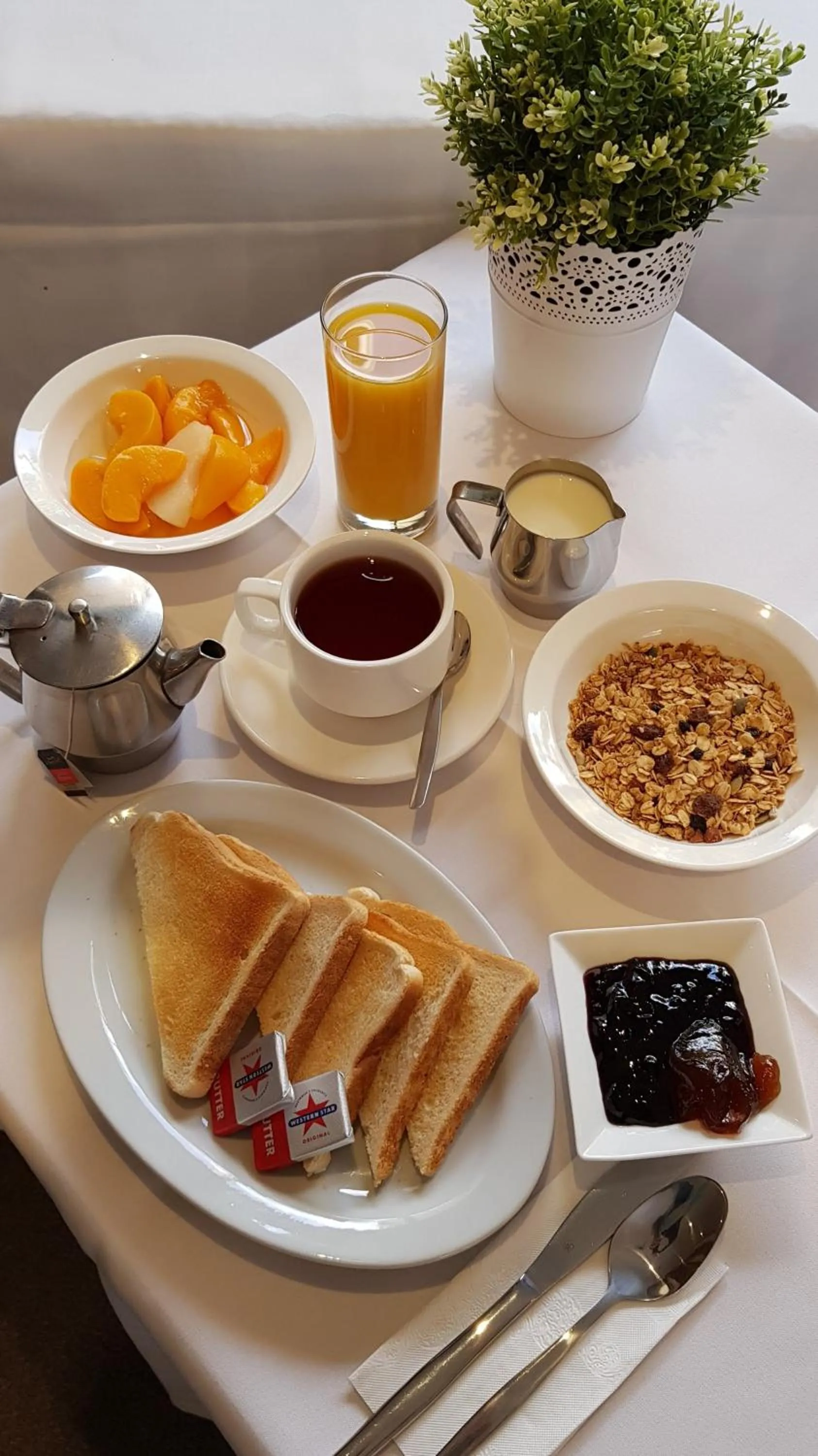 Breakfast in Abcot Inn