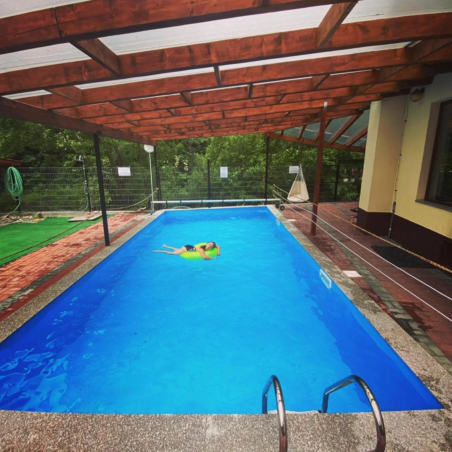 Swimming pool in Maison Platanus
