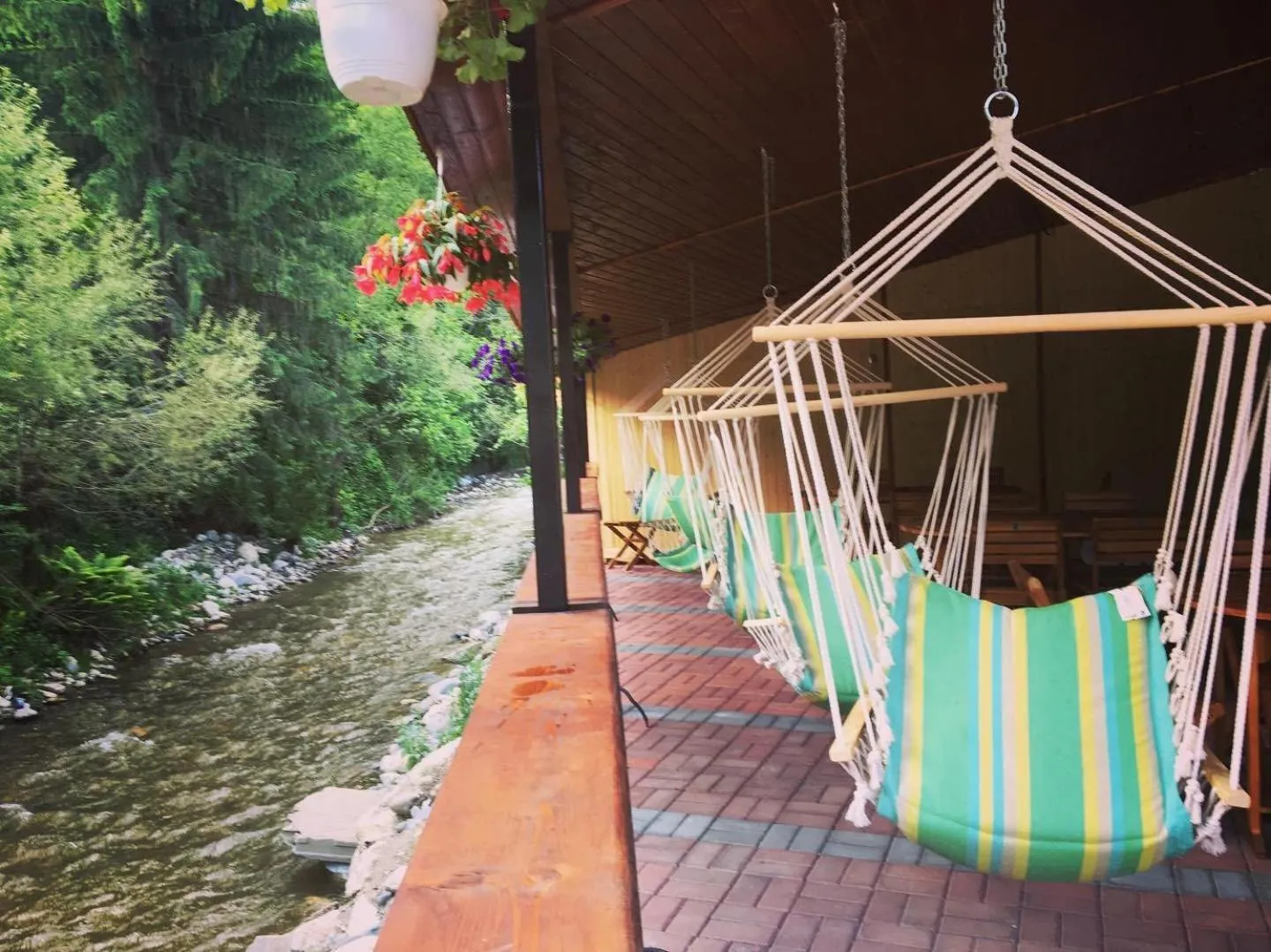 Restaurant/places to eat in Maison Platanus