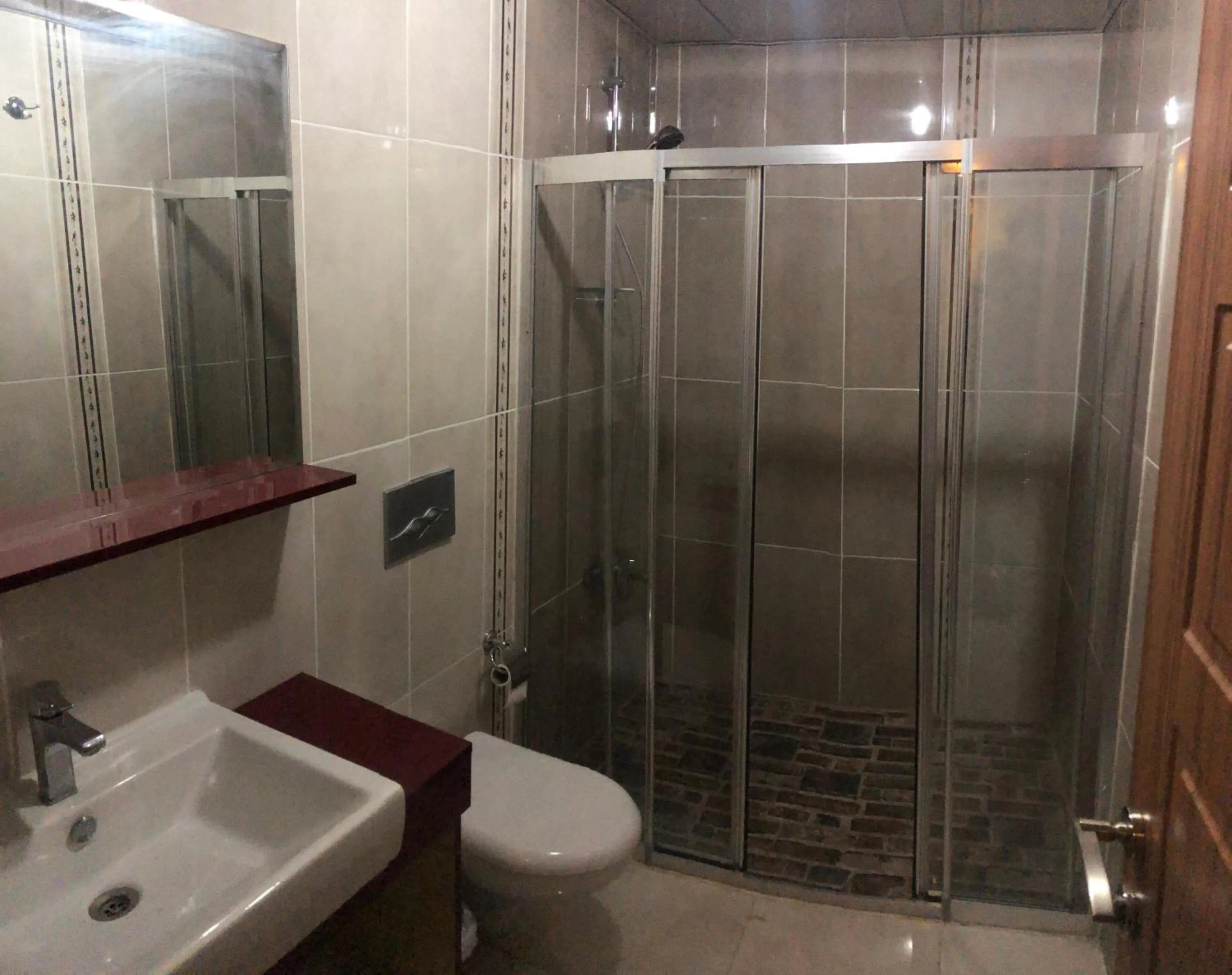 Shower in Hotel Euphrat Nemrut