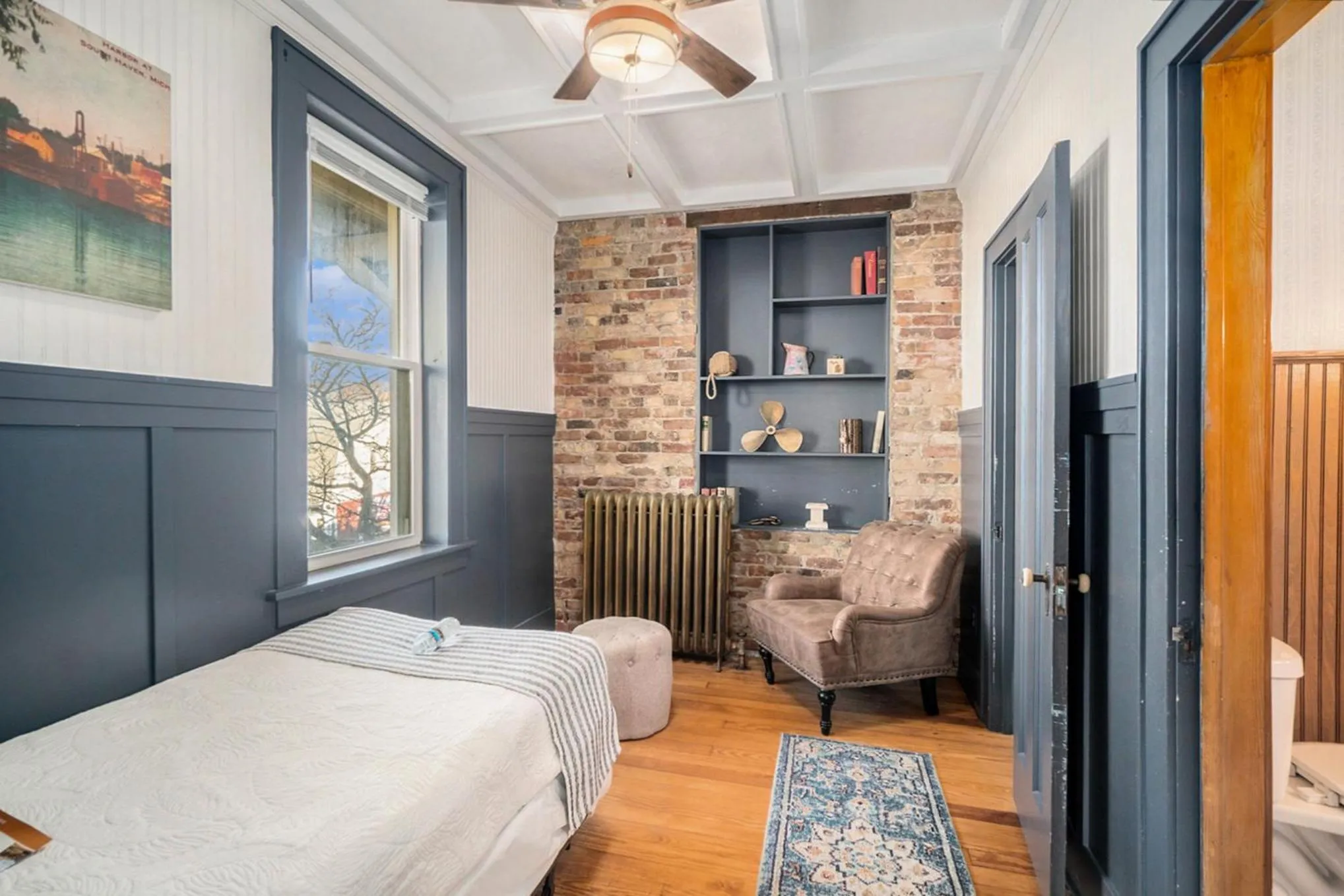 Bed in Historic Hotel Nichols