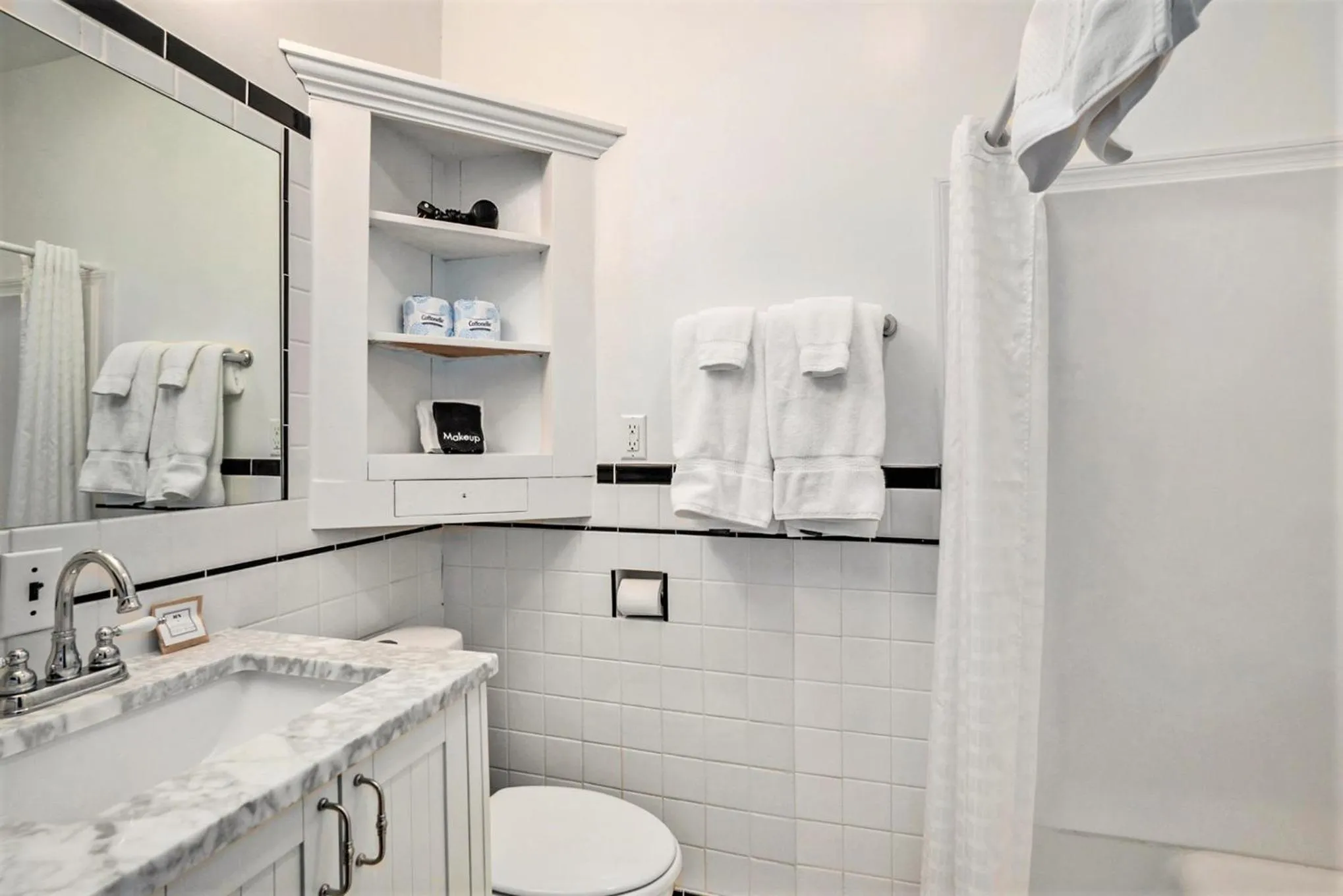 Bathroom in Historic Hotel Nichols