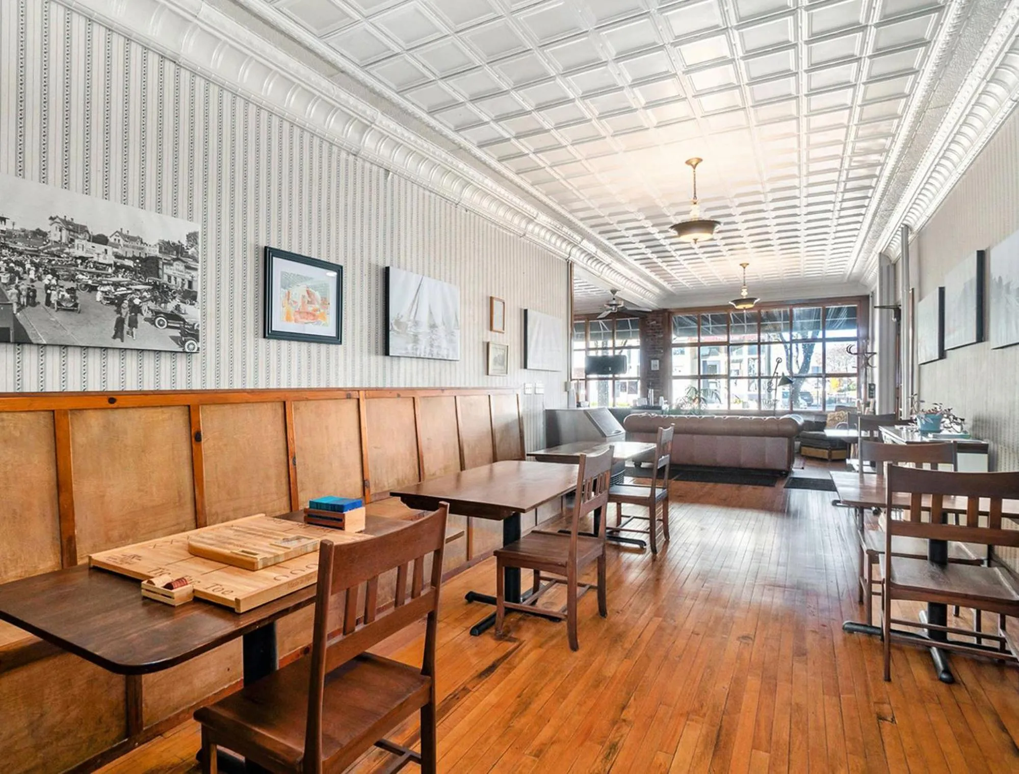 Seating area in Historic Hotel Nichols