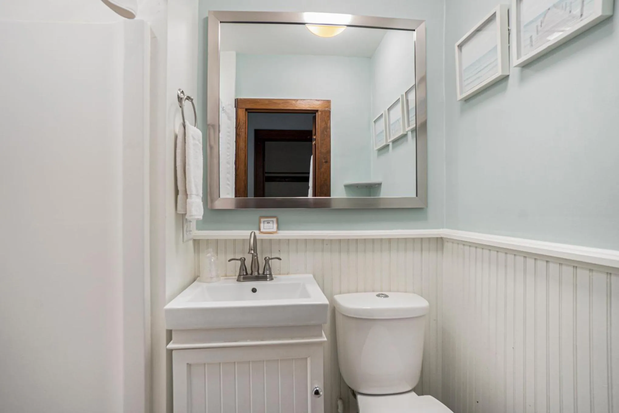 Toilet in Historic Hotel Nichols