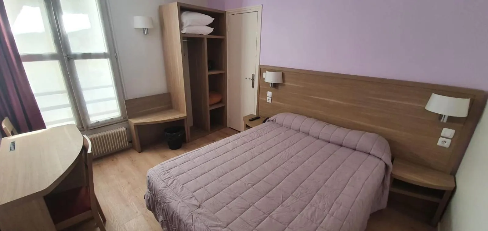 Bed in Hôtel des Pyrénées - Entre Bastille et Nation