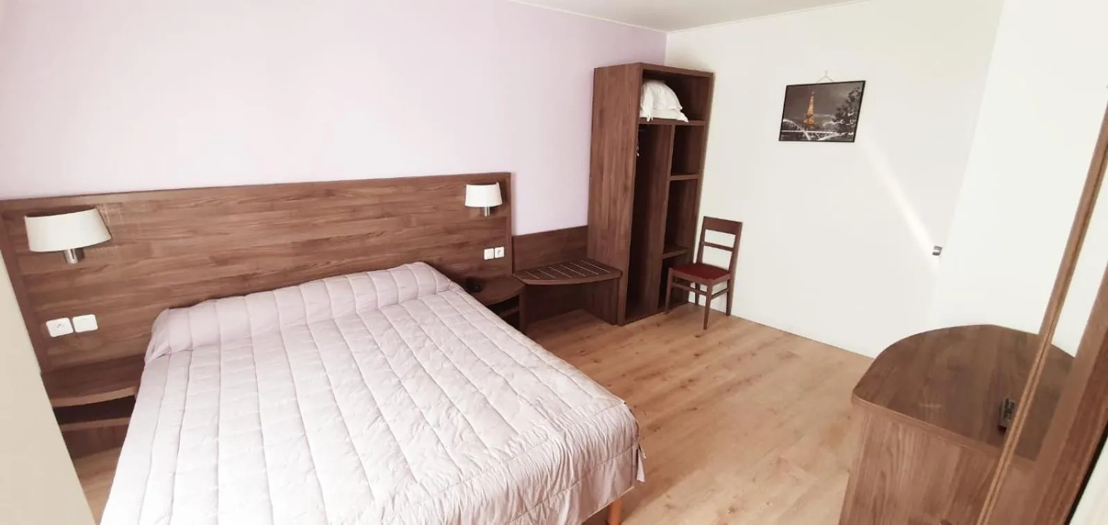 Bed in Hôtel des Pyrénées - Entre Bastille et Nation