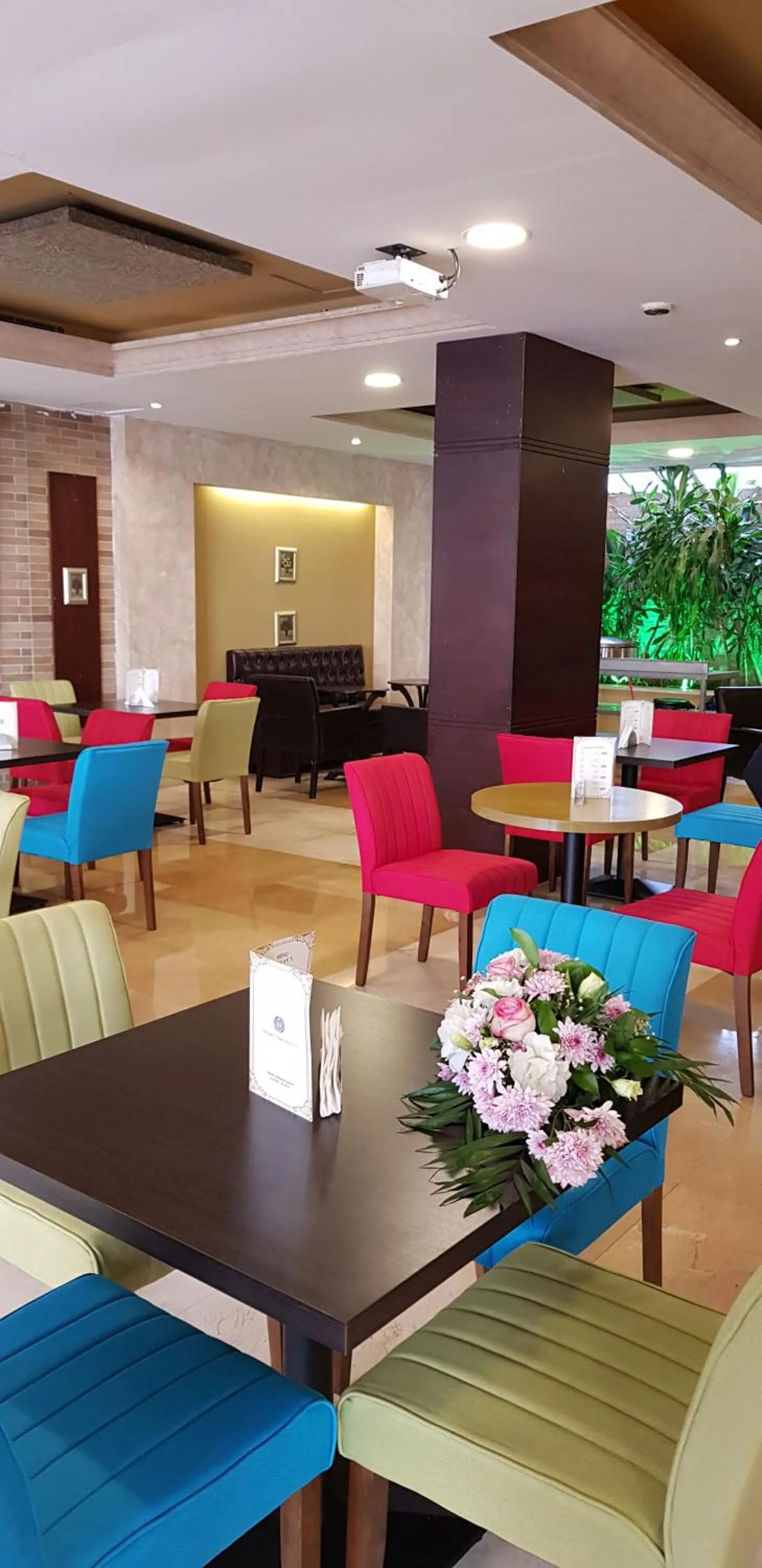 Restaurant/places to eat in Caesar's Park Hotel