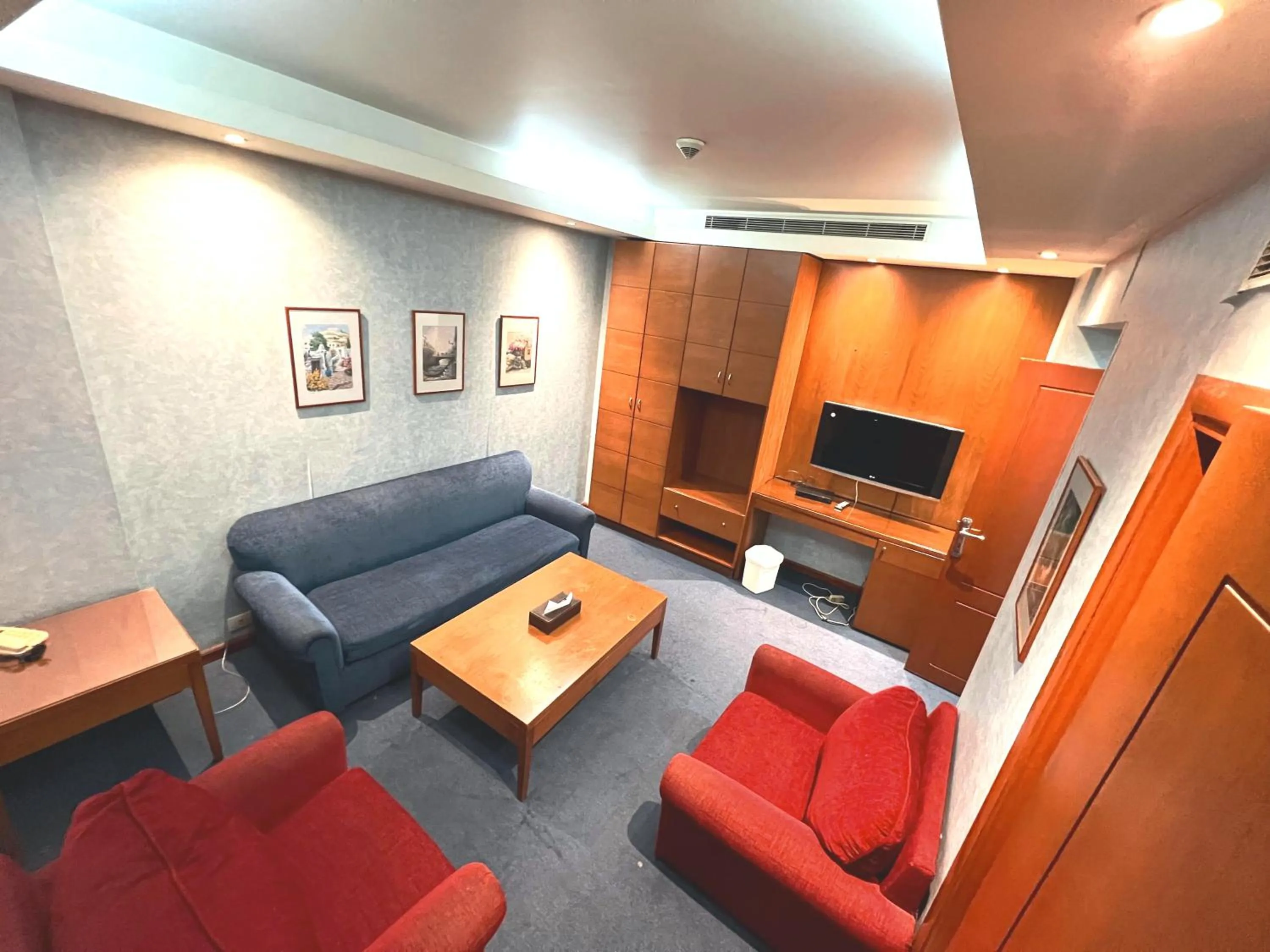 Living room in Caesar's Park Hotel