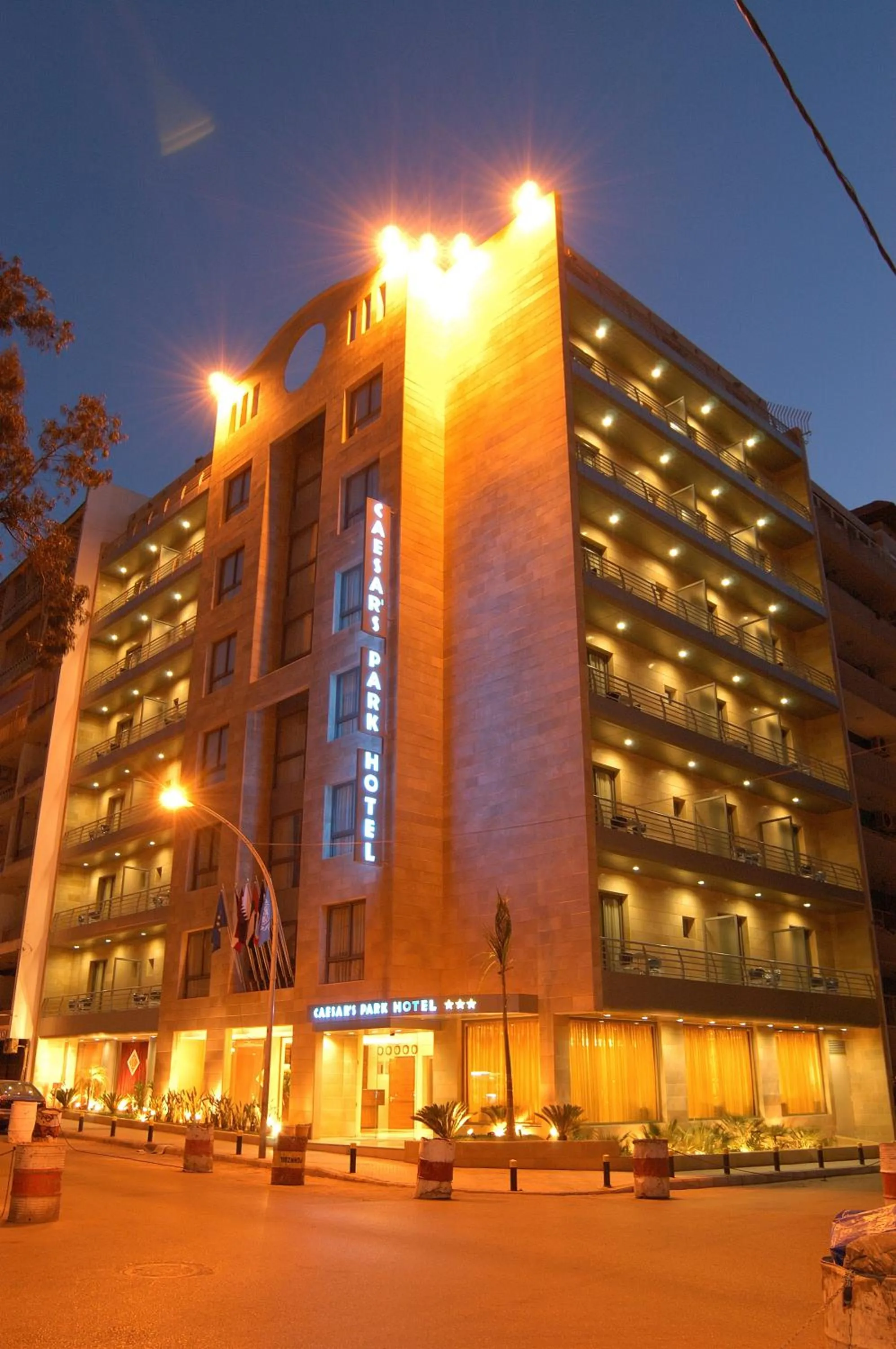 Facade/entrance in Caesar's Park Hotel