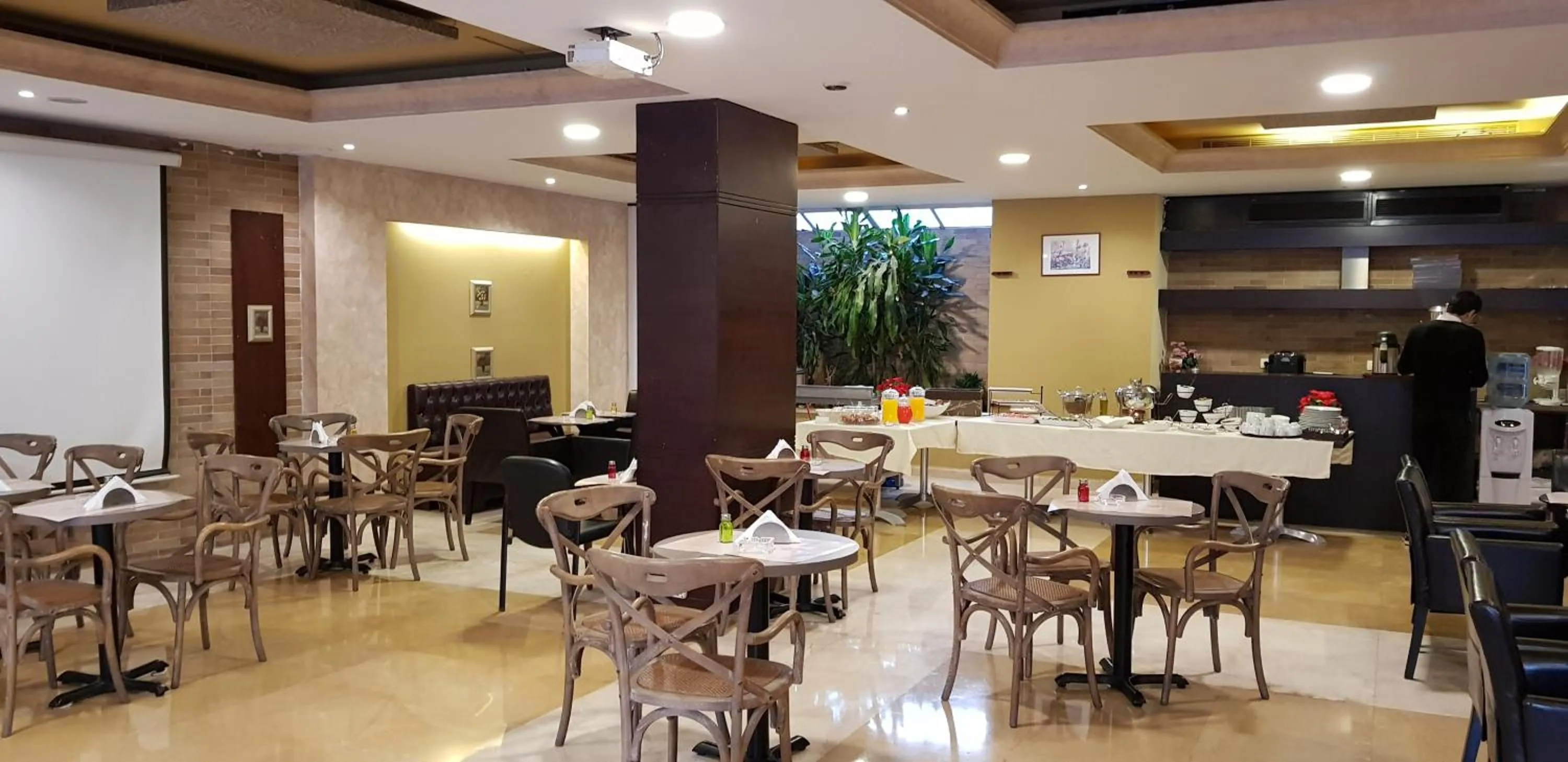 Restaurant/places to eat in Caesar's Park Hotel