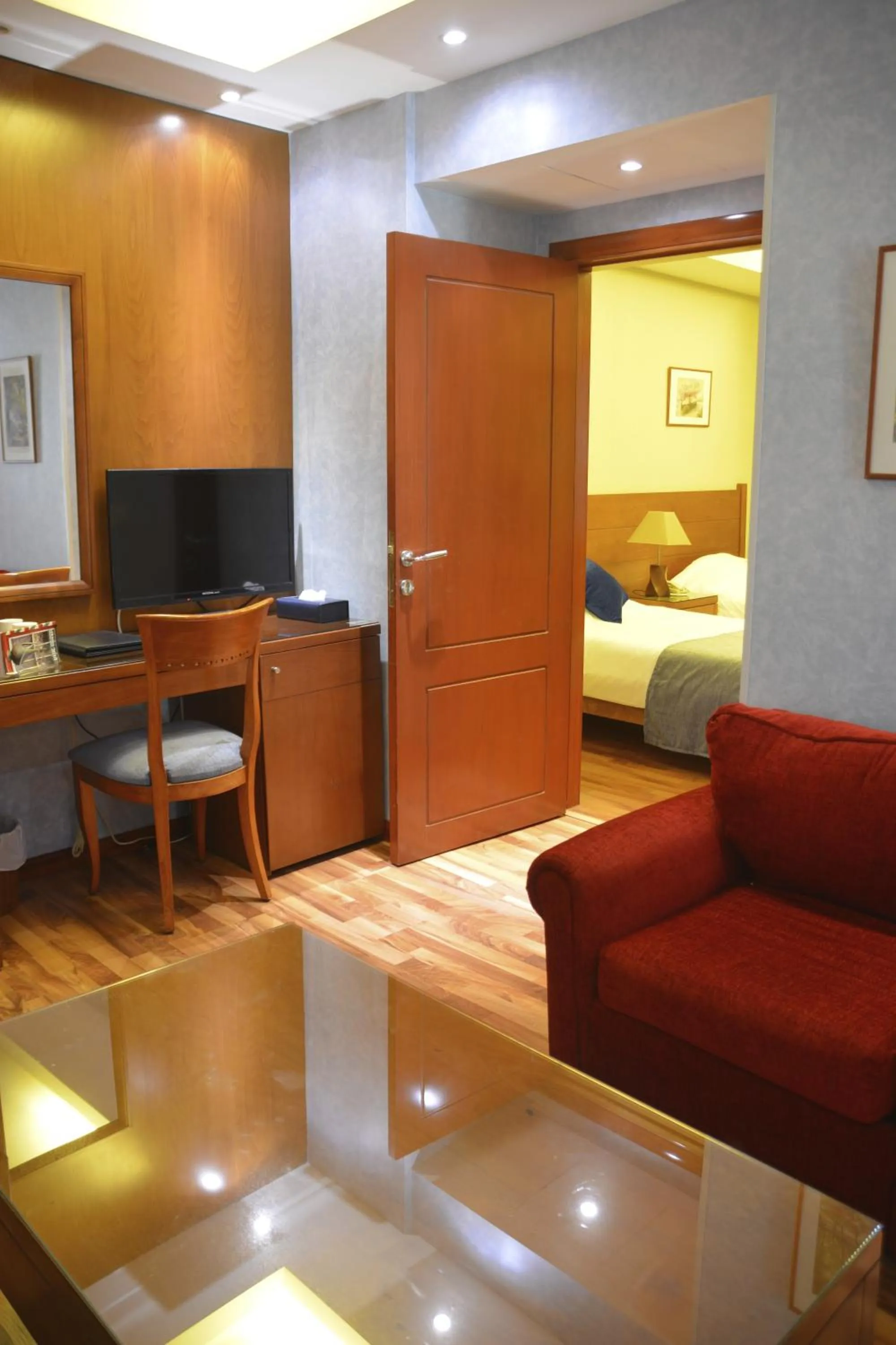 Photo of the whole room, Bed in Caesar's Park Hotel