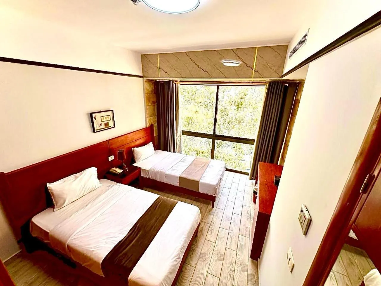 Bedroom, Bed in Caesar's Park Hotel