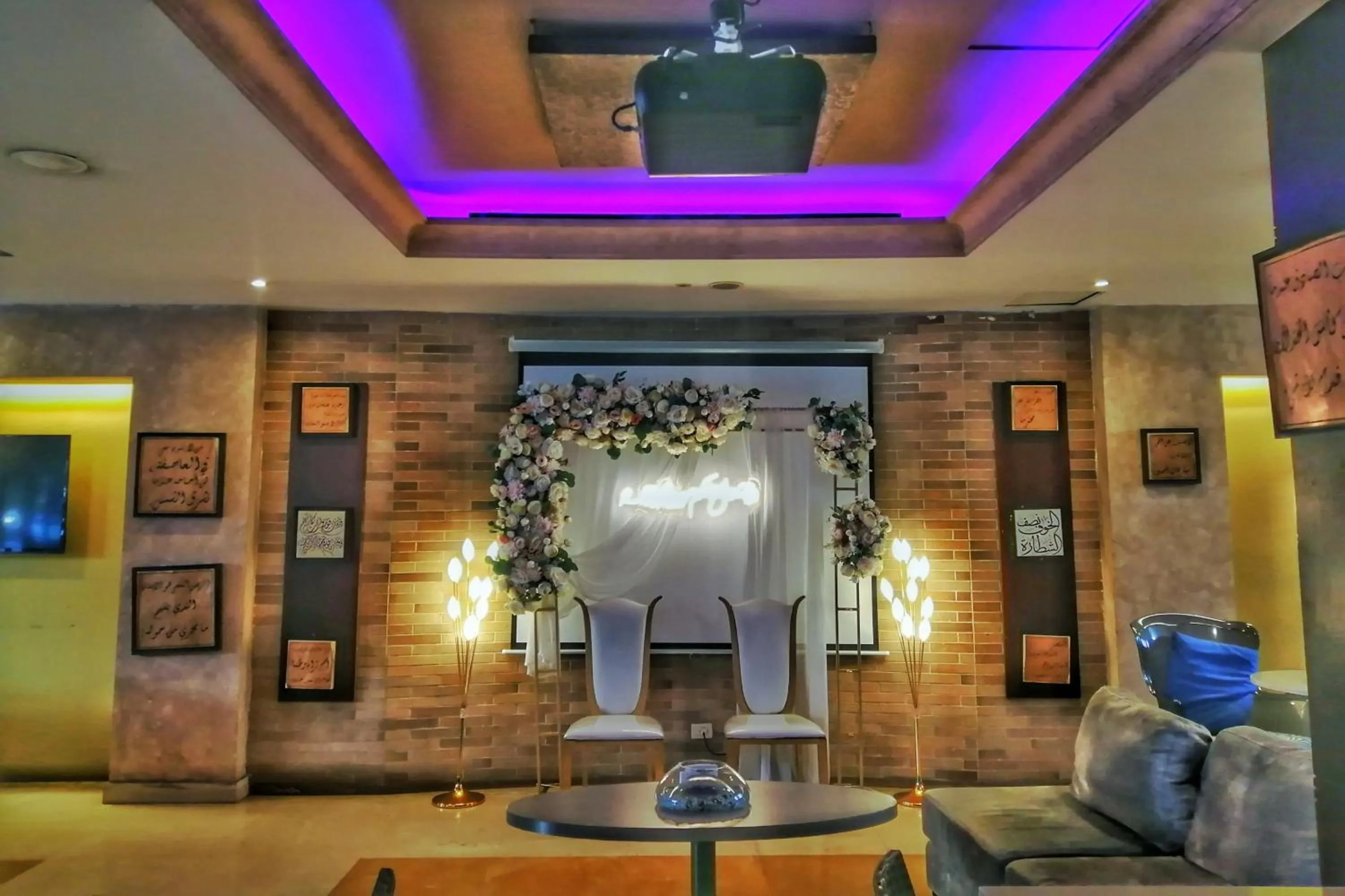 Restaurant/places to eat in Caesar's Park Hotel