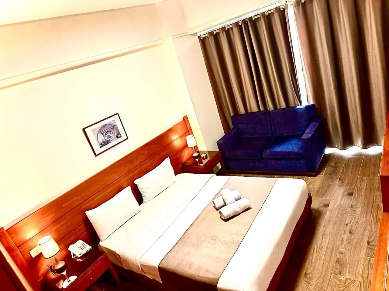 Bedroom, Bed in Caesar's Park Hotel