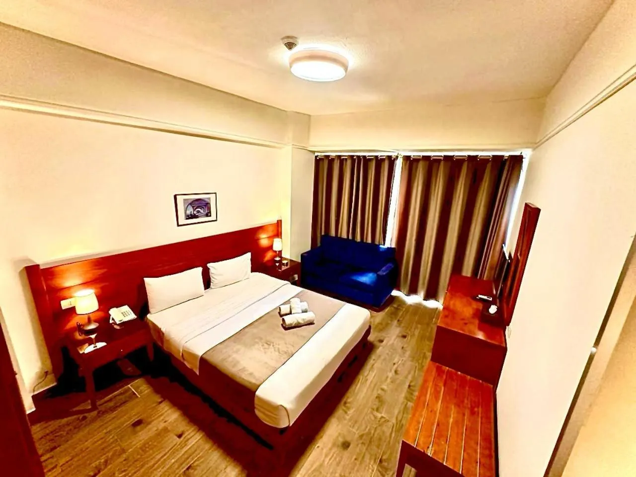 Bedroom, Bed in Caesar's Park Hotel