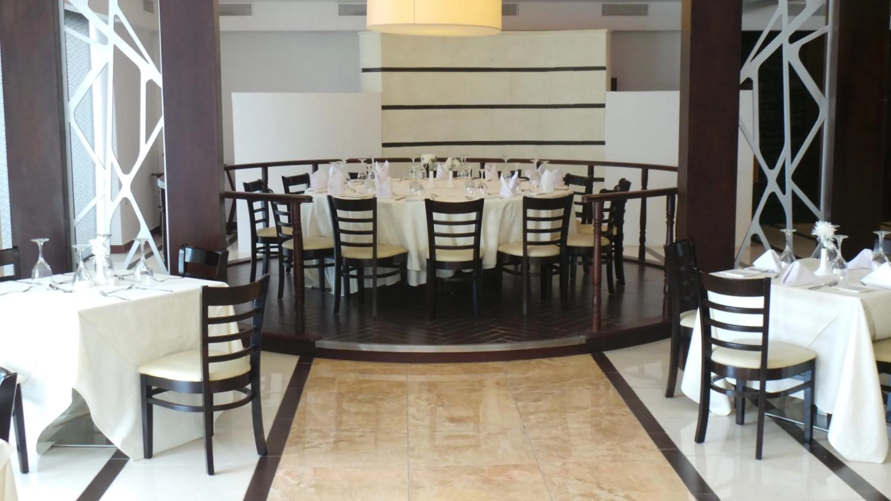 Restaurant/places to eat in Amman Airport Hotel