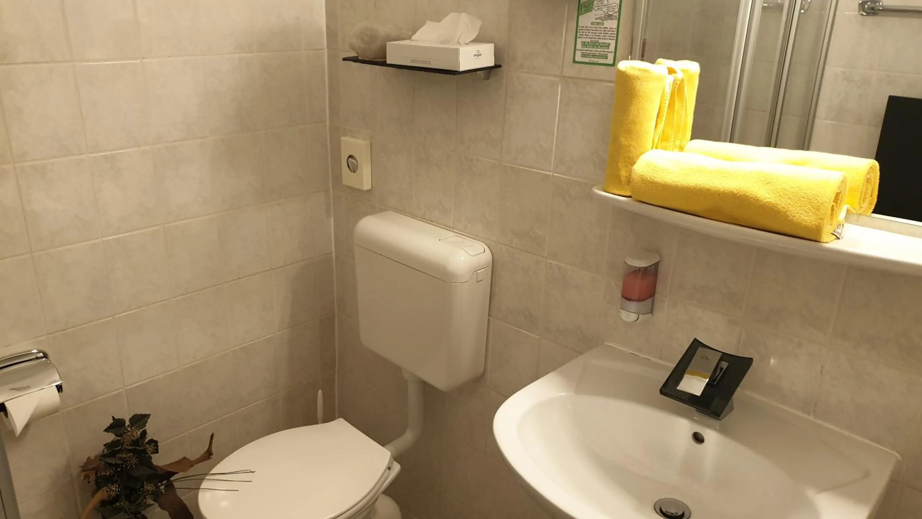 Bathroom in Hotel Wippertal - voll klimatisiert